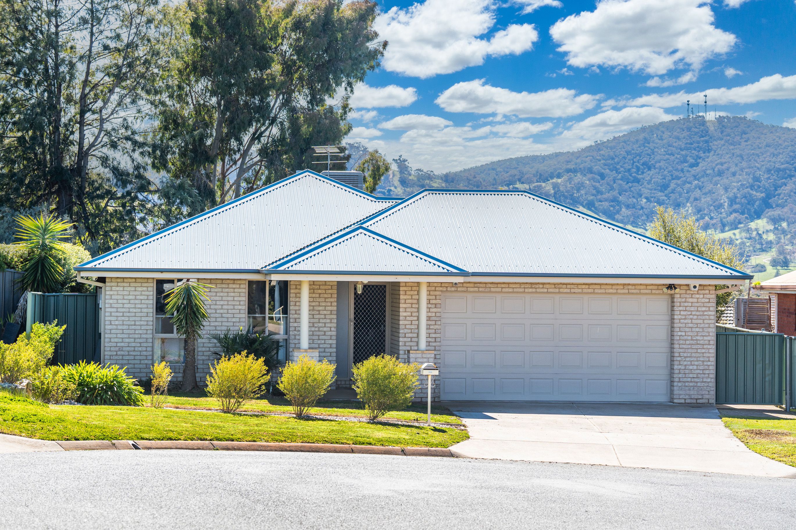 59 Mountain View Drive, Lavington NSW 2641