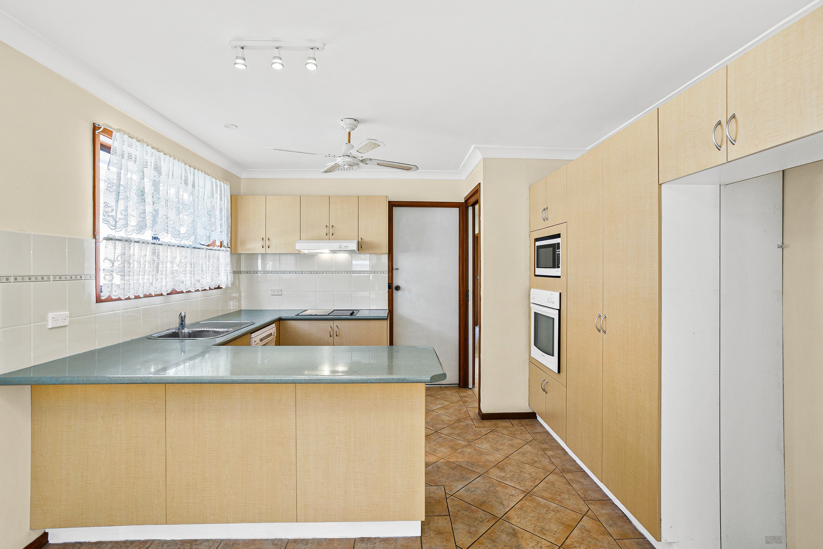 5 Fern Tree Place, Barrack Heights, NSW 2528