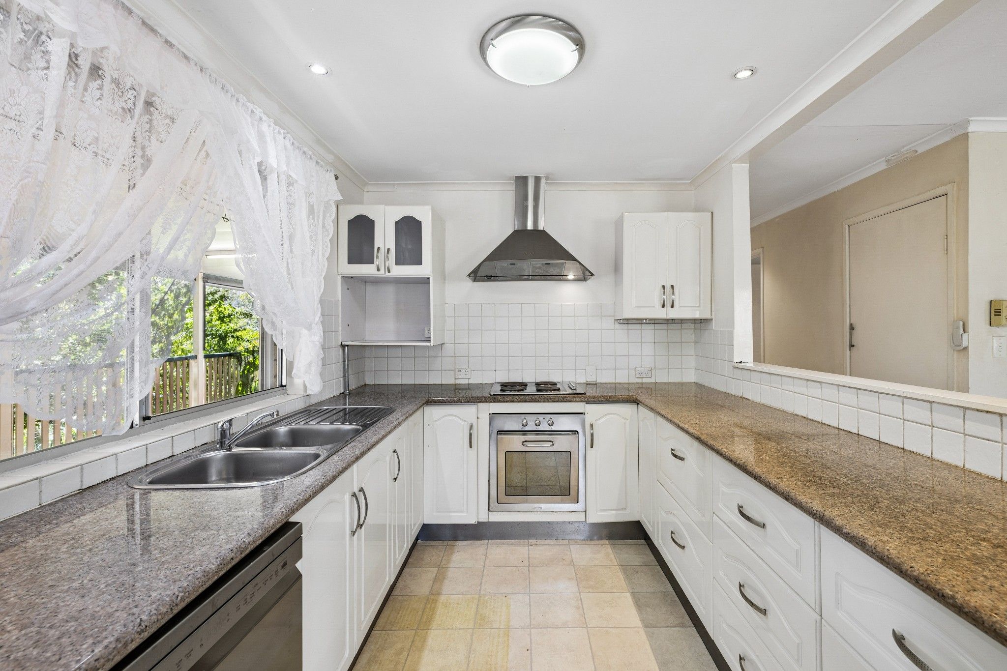 22 Chateau Street — photo 11 of 26
