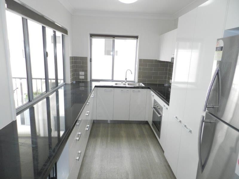 14/5-9 View Street — photo from Ray White Gladstone