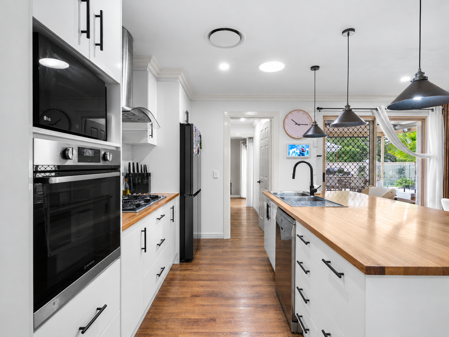 102 Hickory Drive — photo 3 of 21