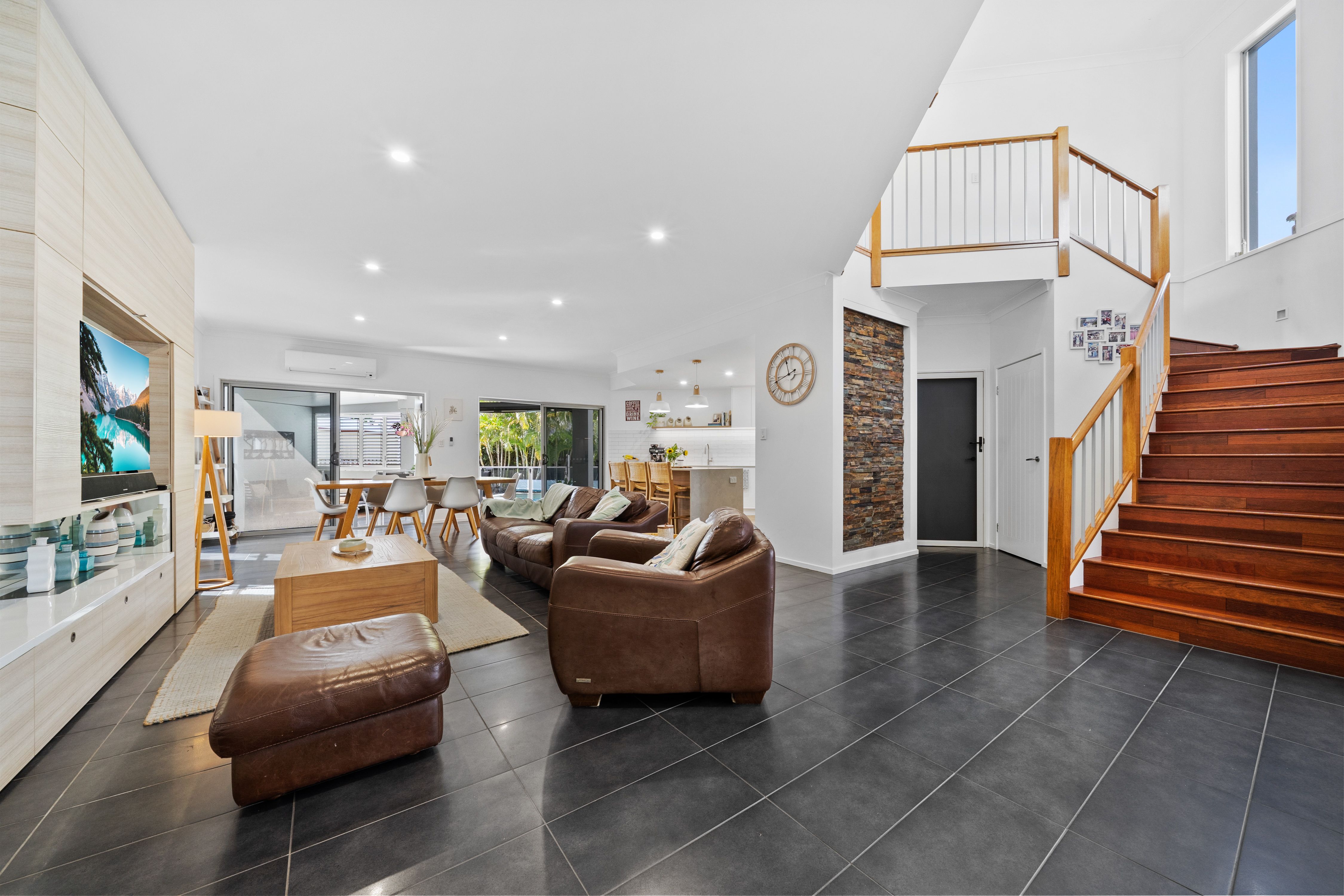 9 Creedin Court, Redland Bay, QLD 4165