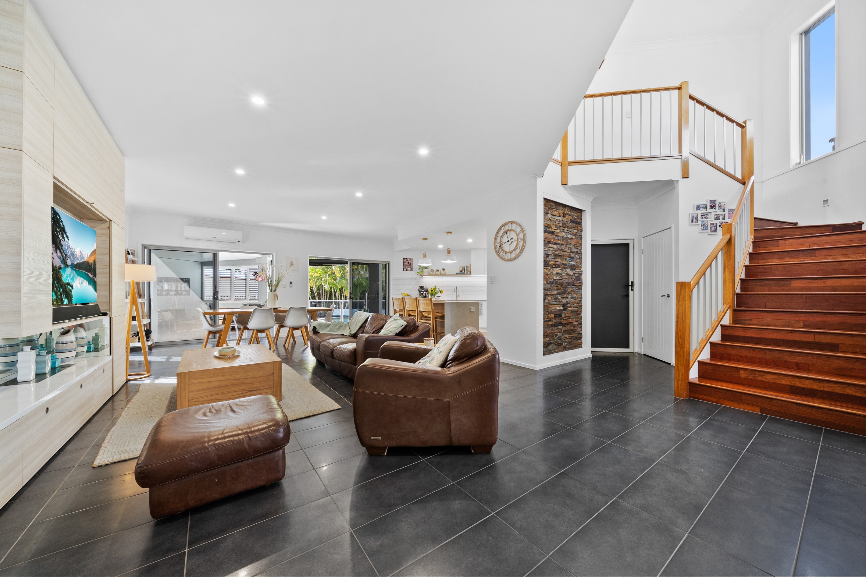 9 Creedin Court, Redland Bay, QLD 4165