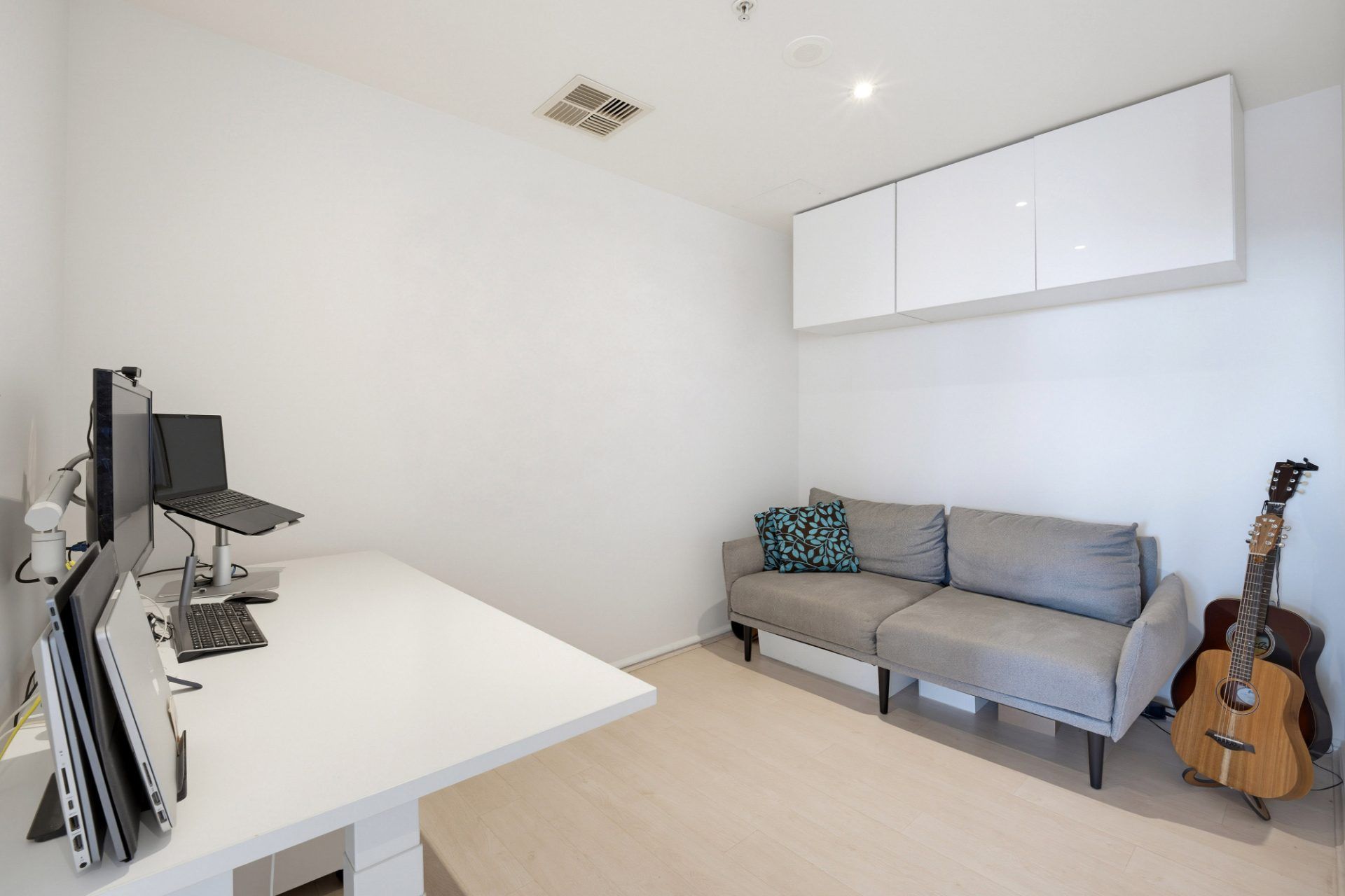 2305/45 Macquarie Street — photo 10 of 24