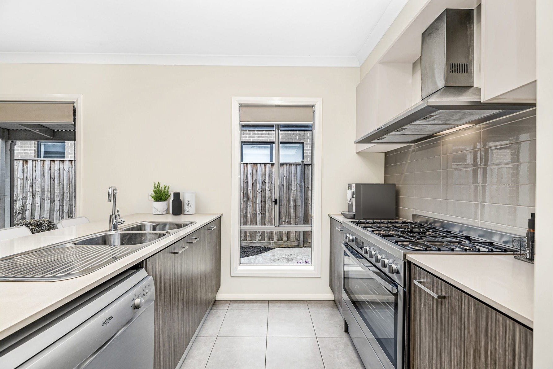 28 Compton Way, Clyde North, VIC 3978