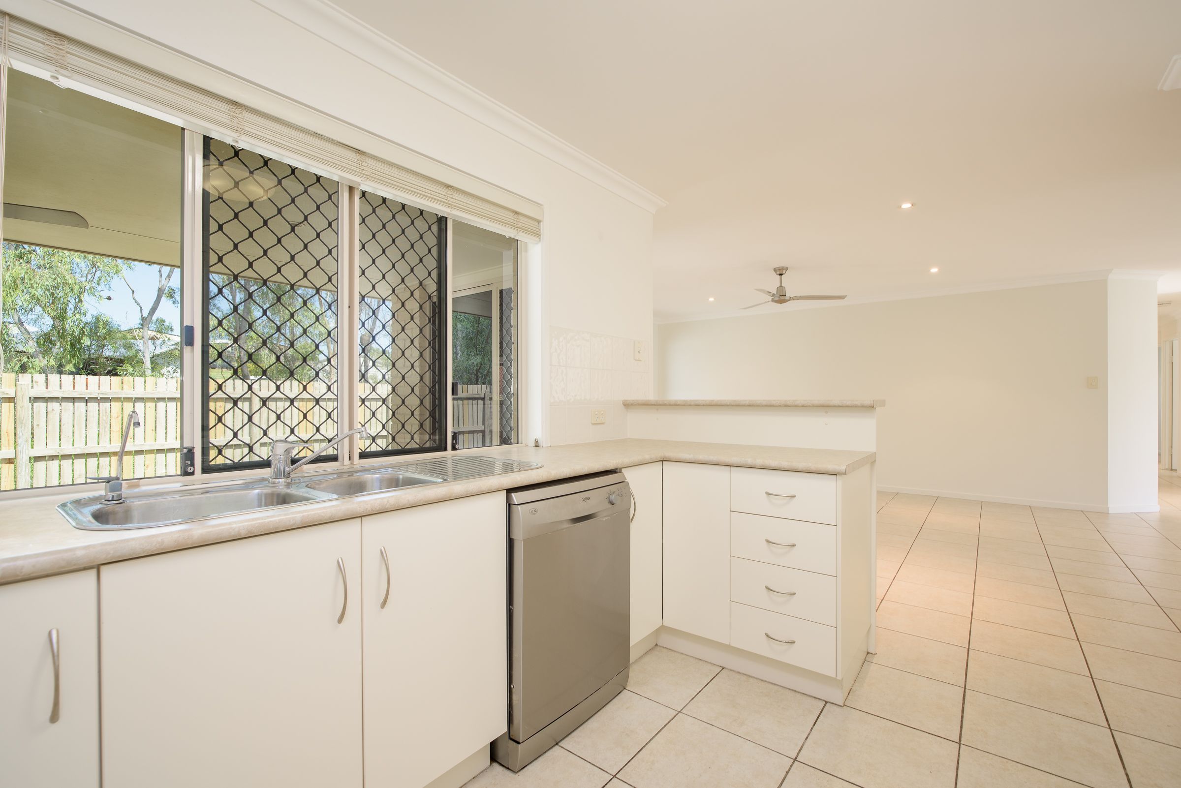 5 Bridgeman Place, New Auckland, QLD 4680