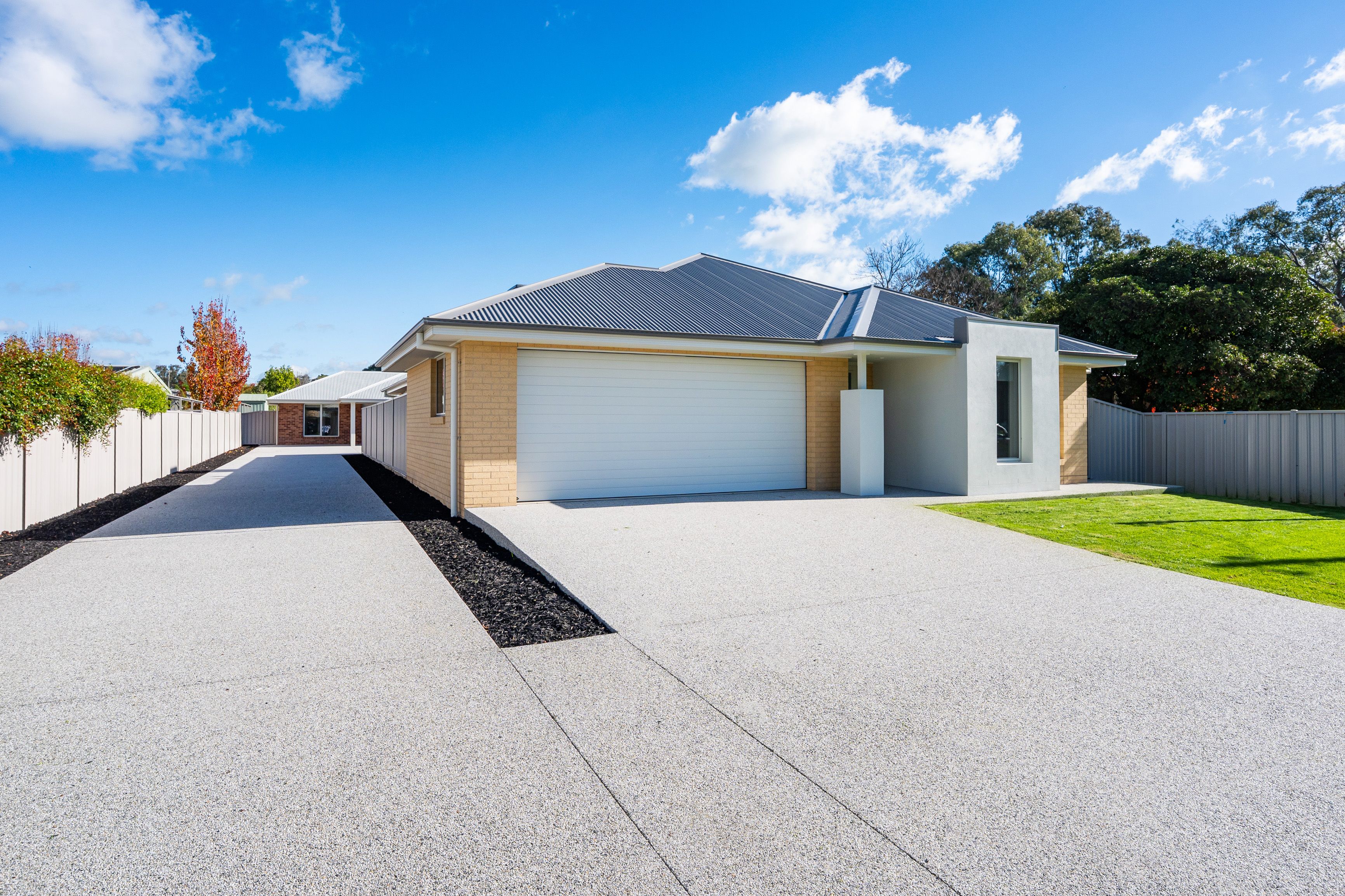 1-2/76 Urana Street — photo from Ray White Albury North