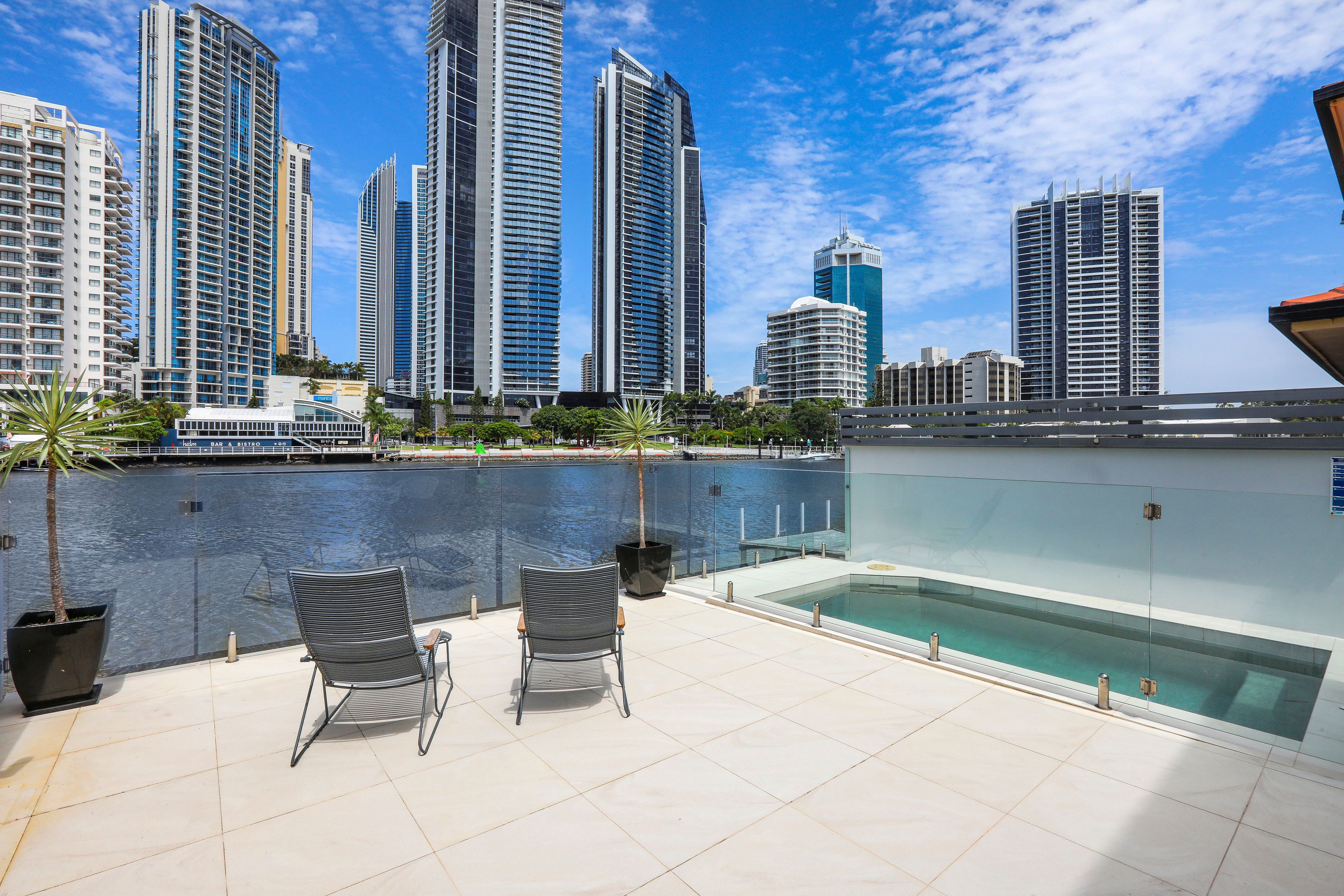 2/25 Tarcoola Crescent, Chevron Island, QLD 4217