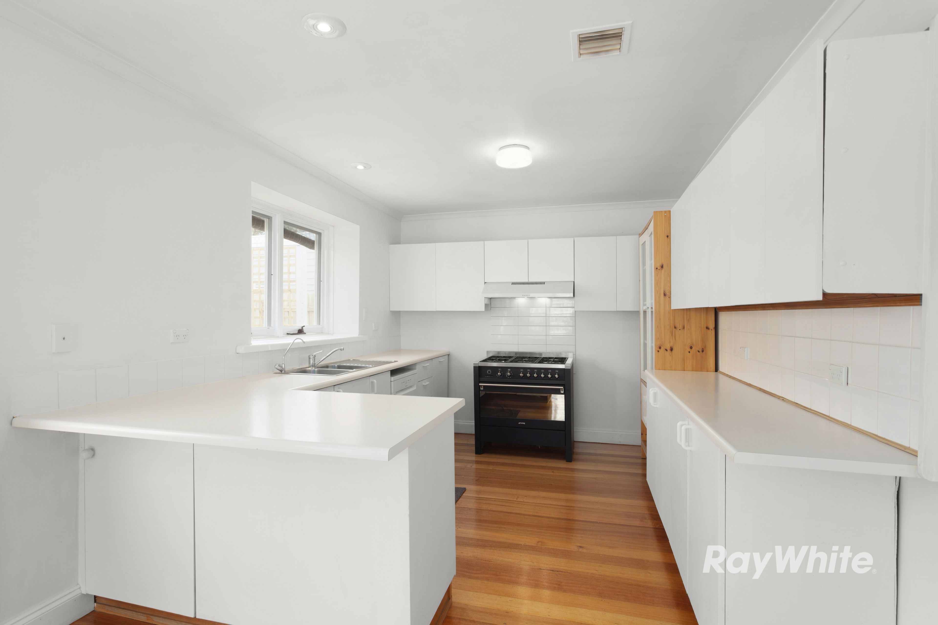 23 Bowen Street — photo 3 of 7