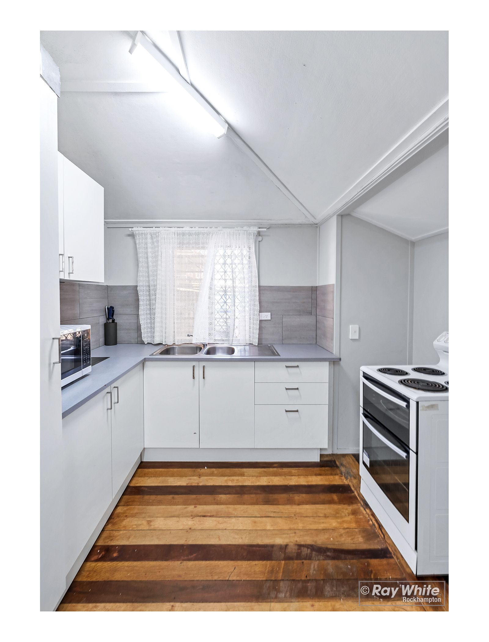 76 Simpson Street — photo 13 of 20