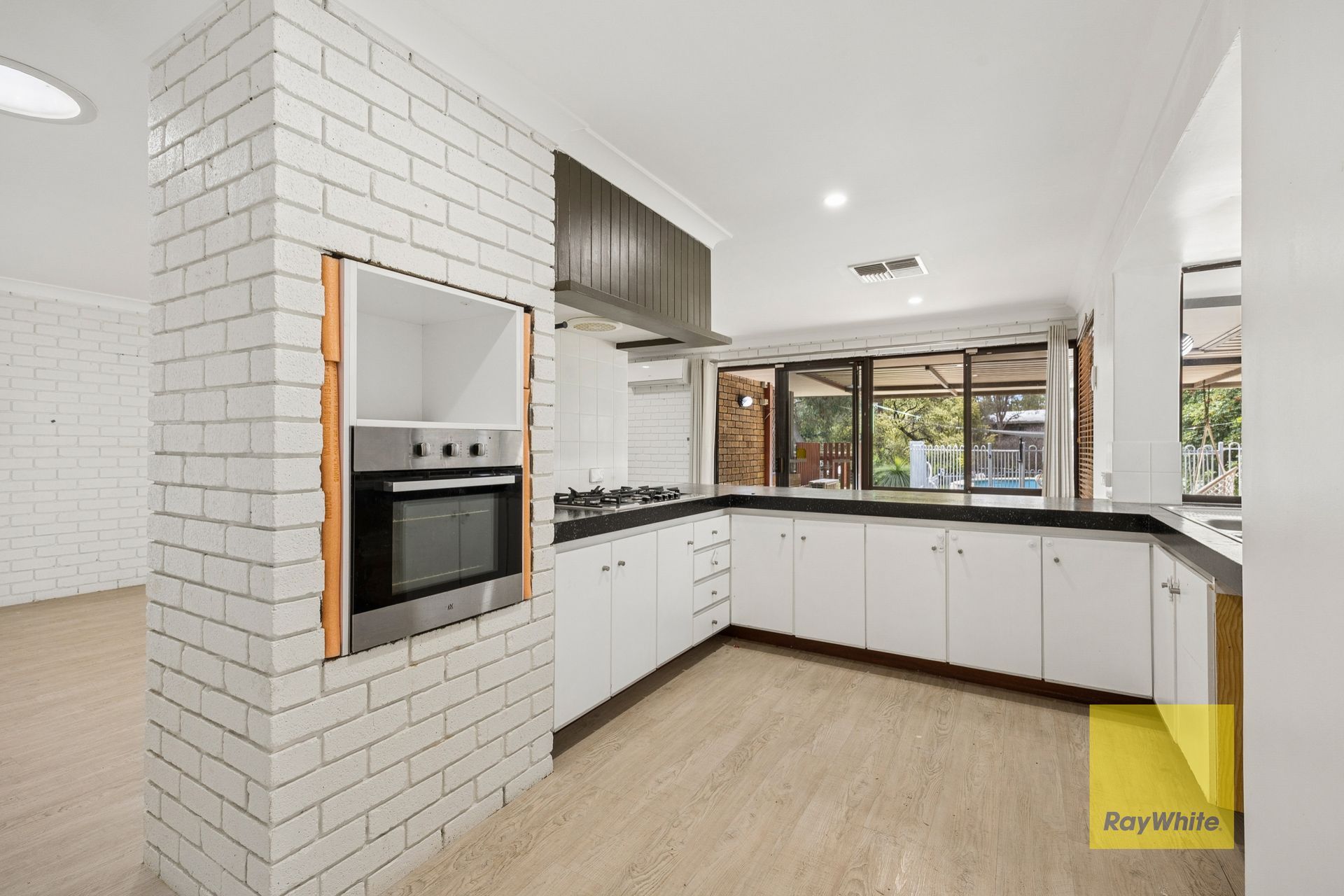 305 Traylen Road — photo 9 of 30