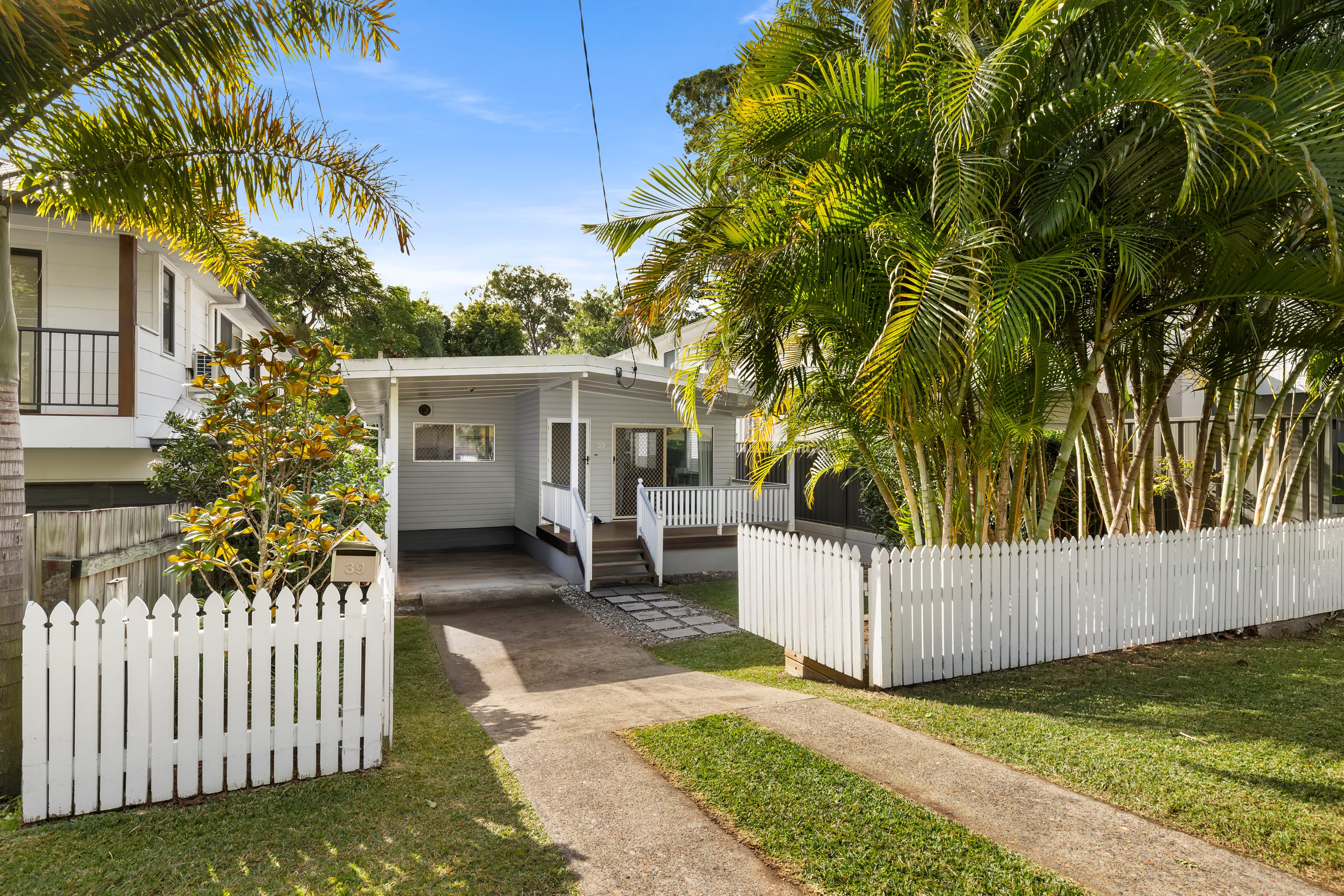 39 Fawkner Street, Chapel Hill, QLD 4069