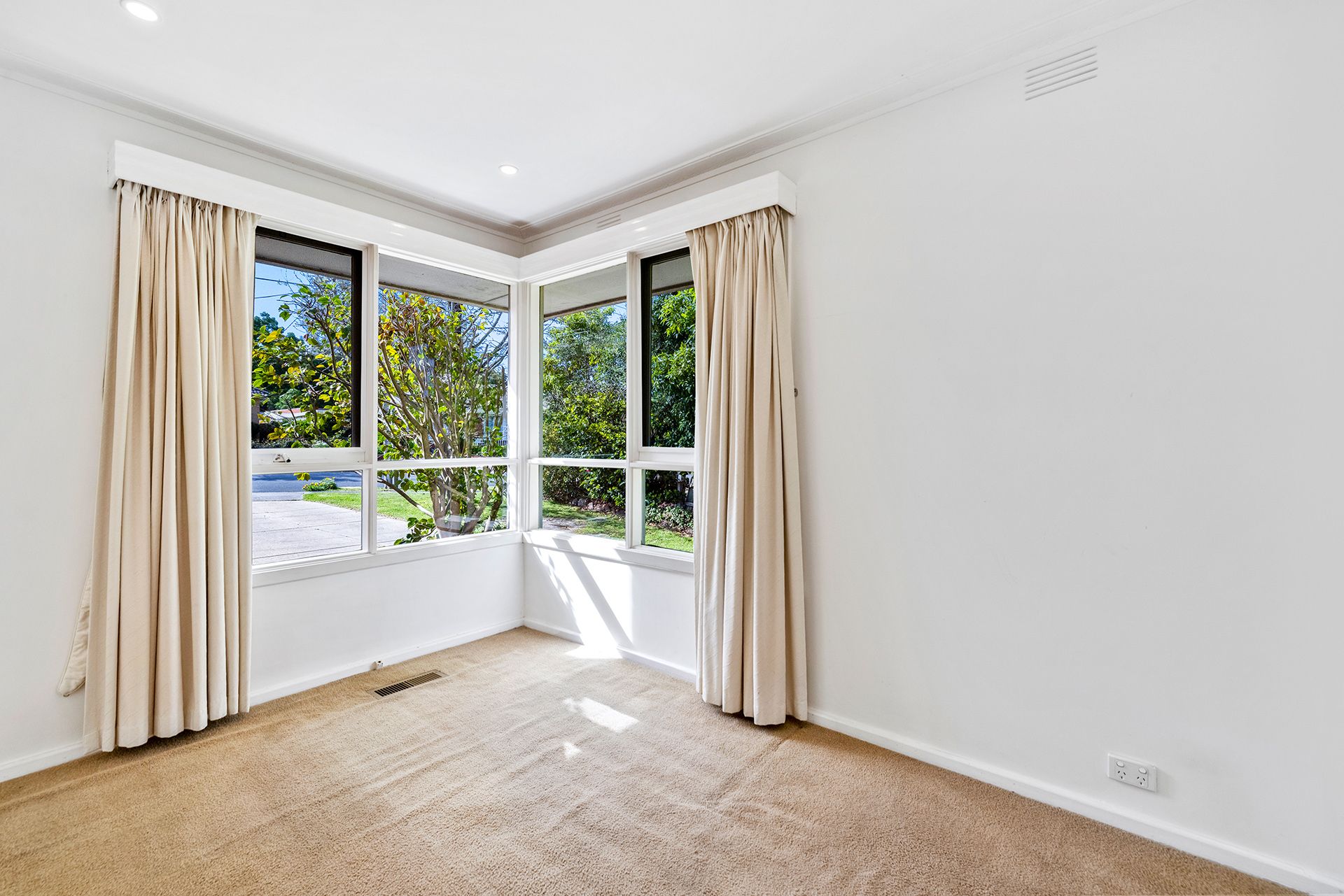 4 Adrian Avenue — photo 6 of 10