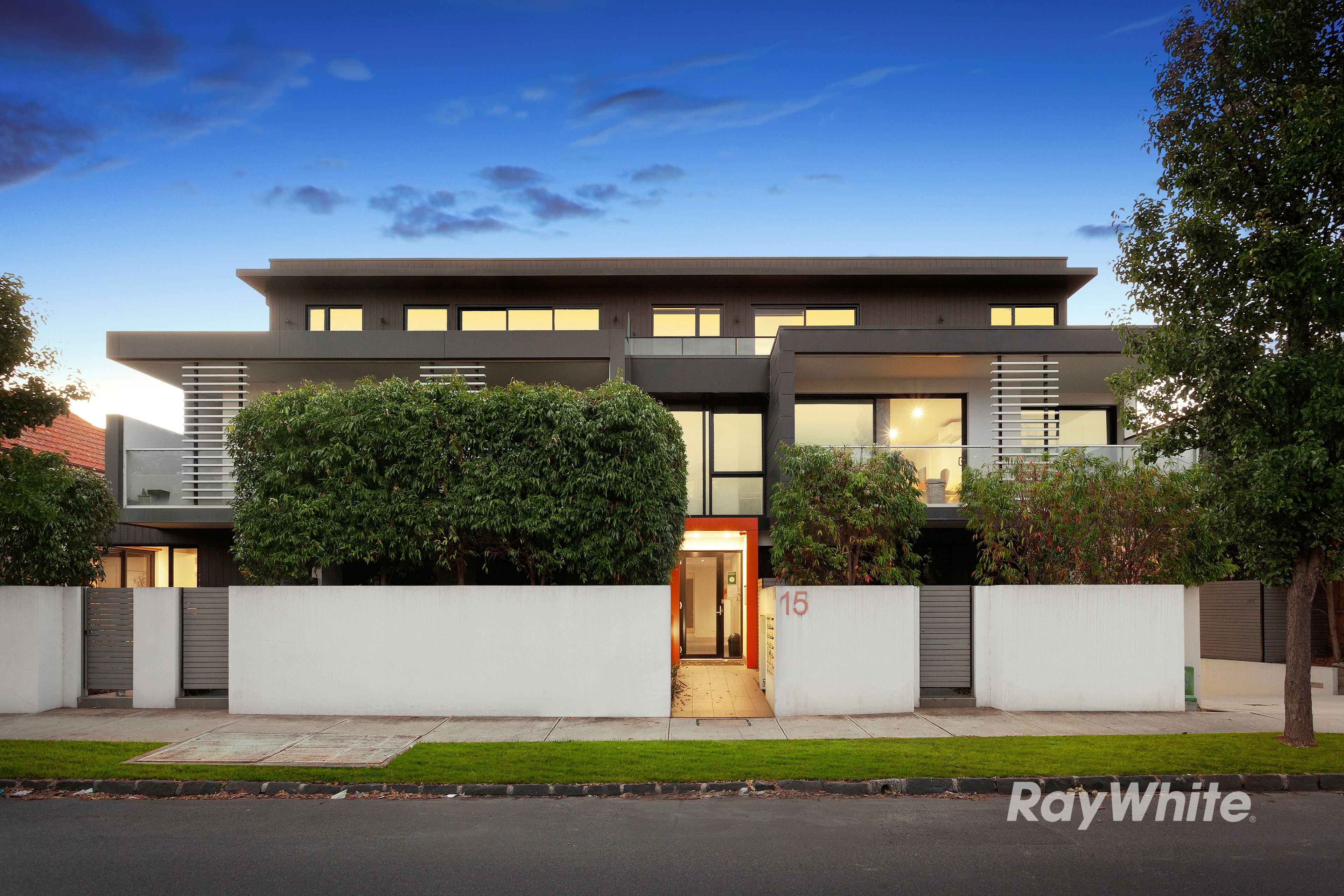 15 Manchester Grove , Glen Huntly VIC 3163