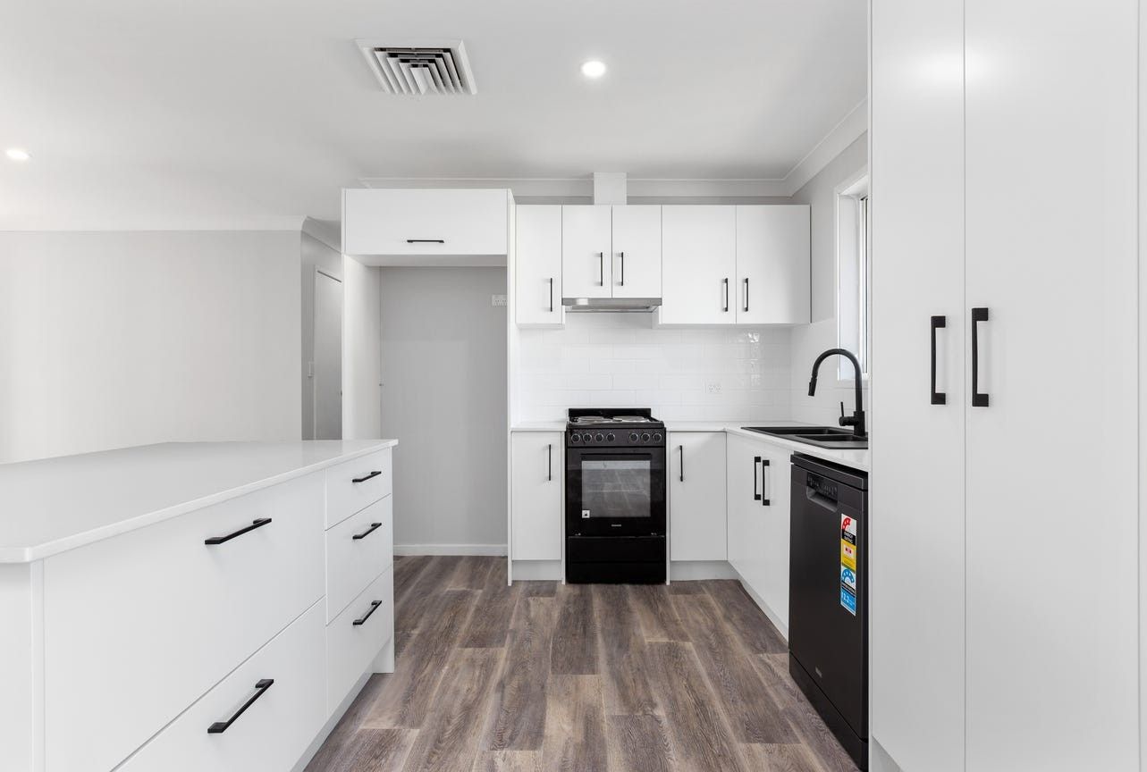 33 Middle Street — photo 8 of 11