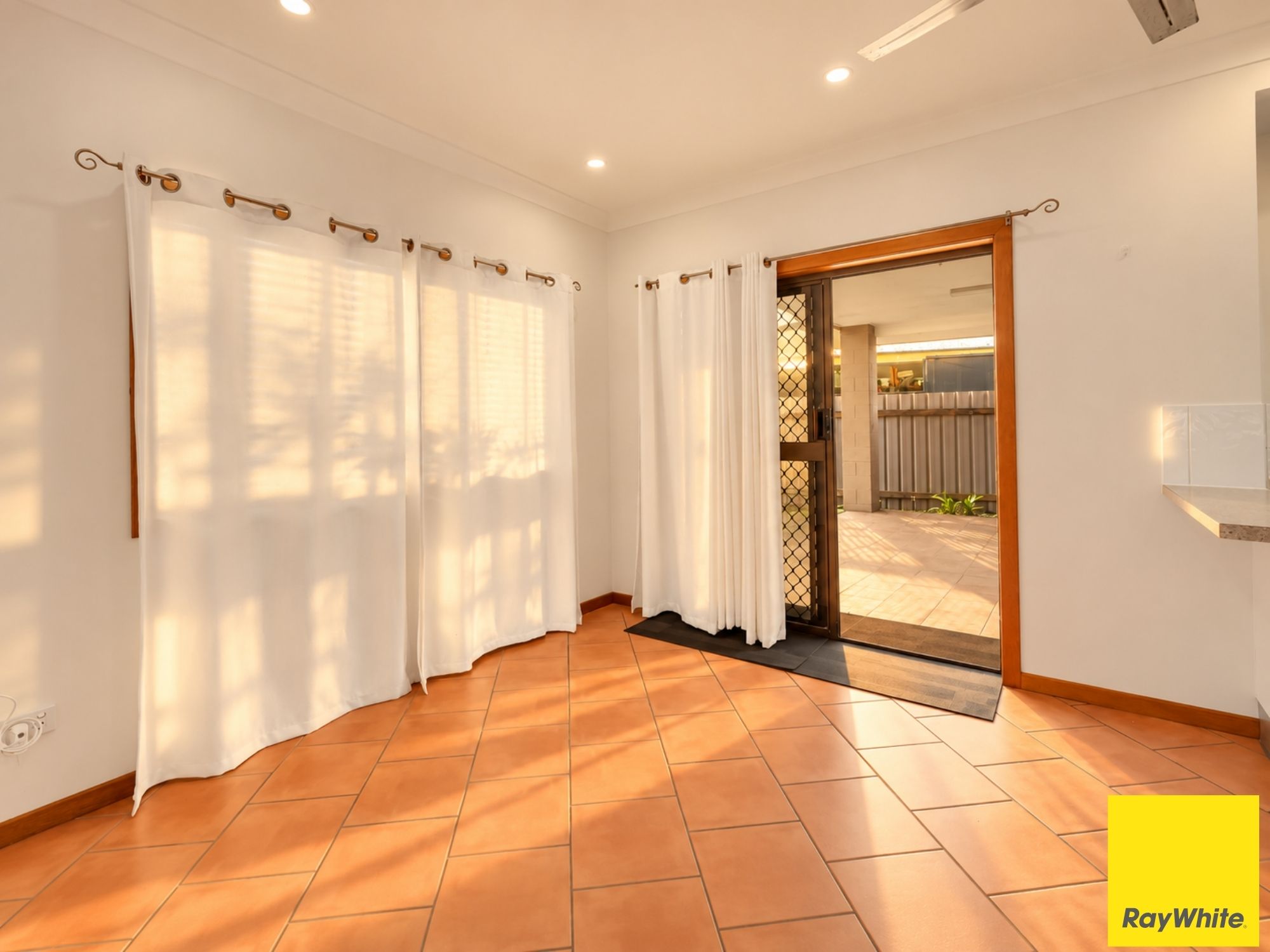 7 Whittaker Close — photo 8 of 30