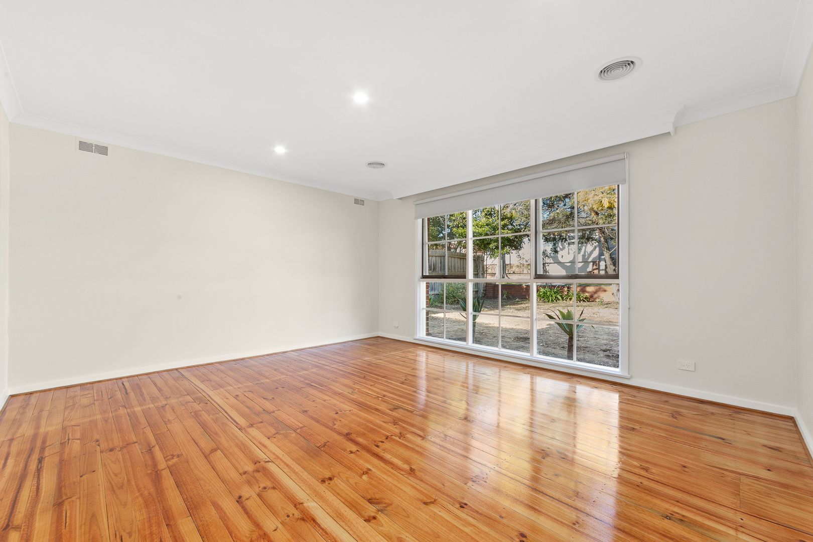 1/1 Howard Street — photo 3 of 6