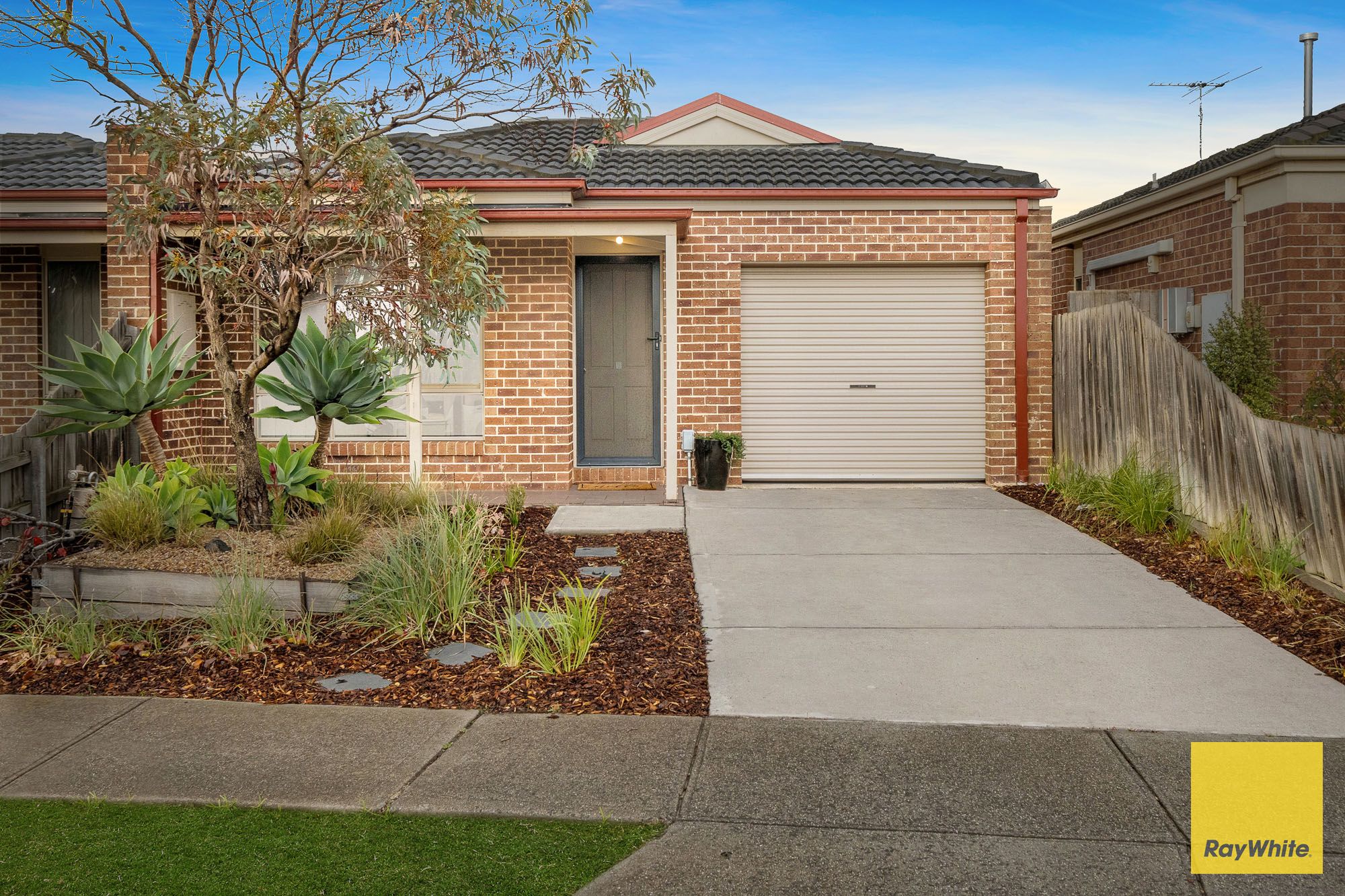 2/13 Bridlepath Drive, Truganina, VIC 3029