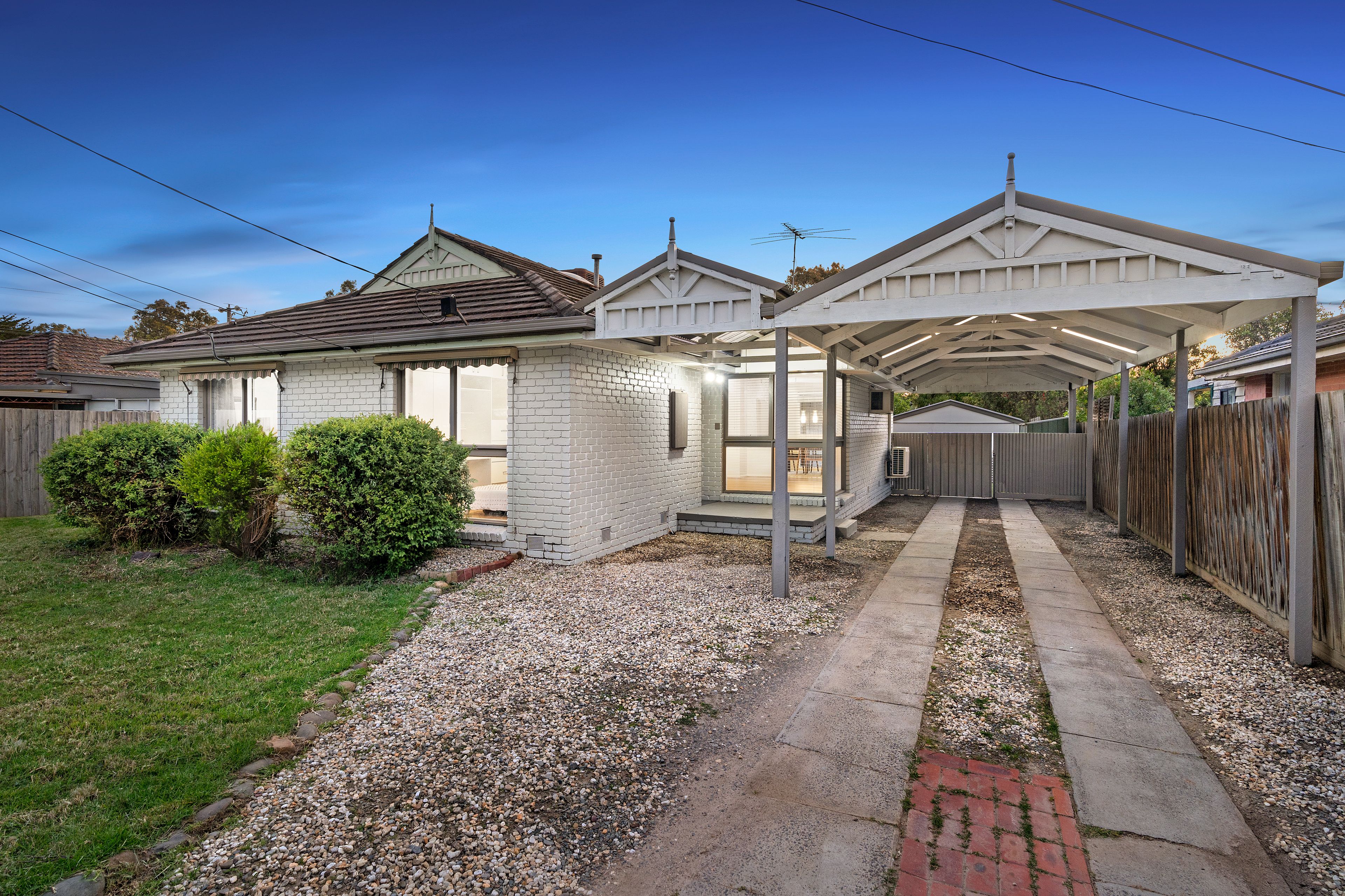 8 Glenfern Road, Ferntree Gully VIC 3156