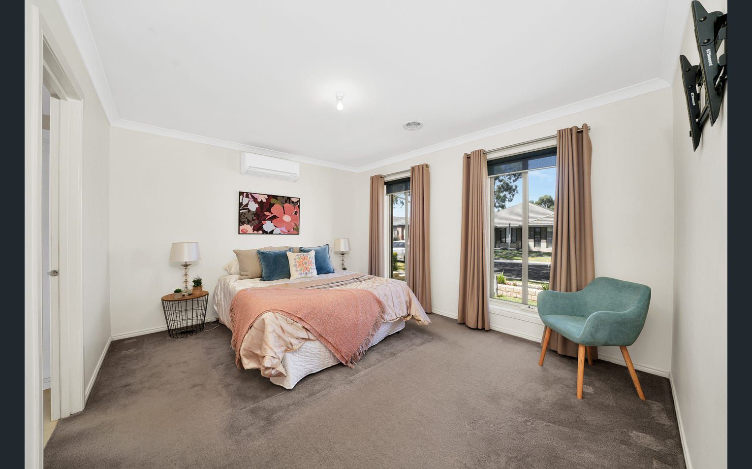 19 Weavers Street — photo 6 of 13