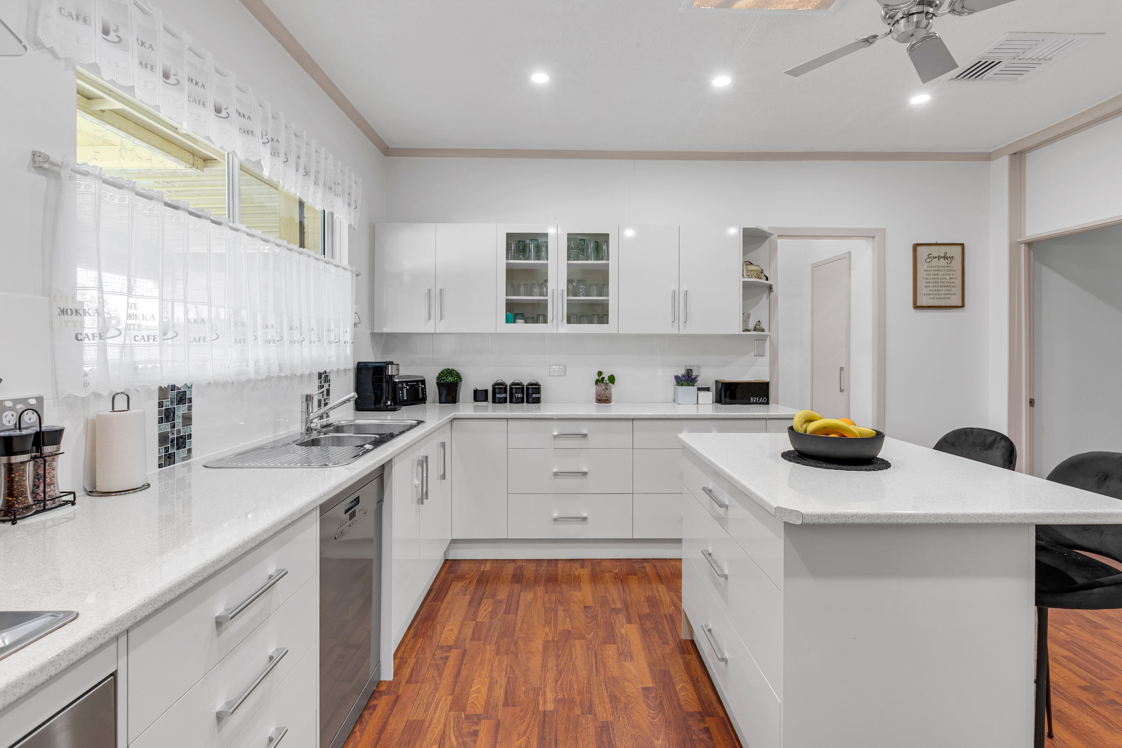 11 Montrose Avenue — photo 9 of 28