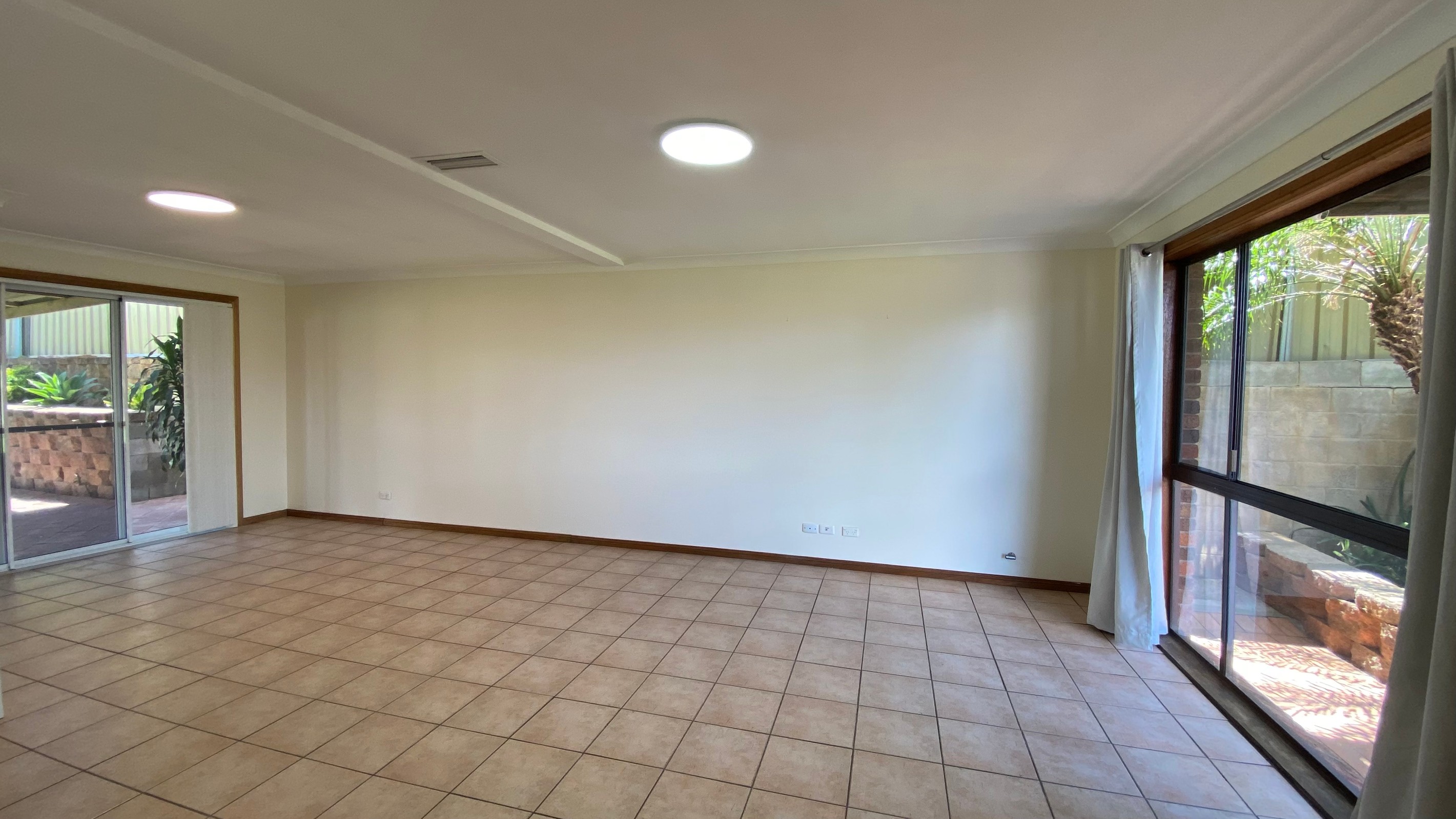 10 Cuthbert Crescent, Edensor Park, NSW 2176