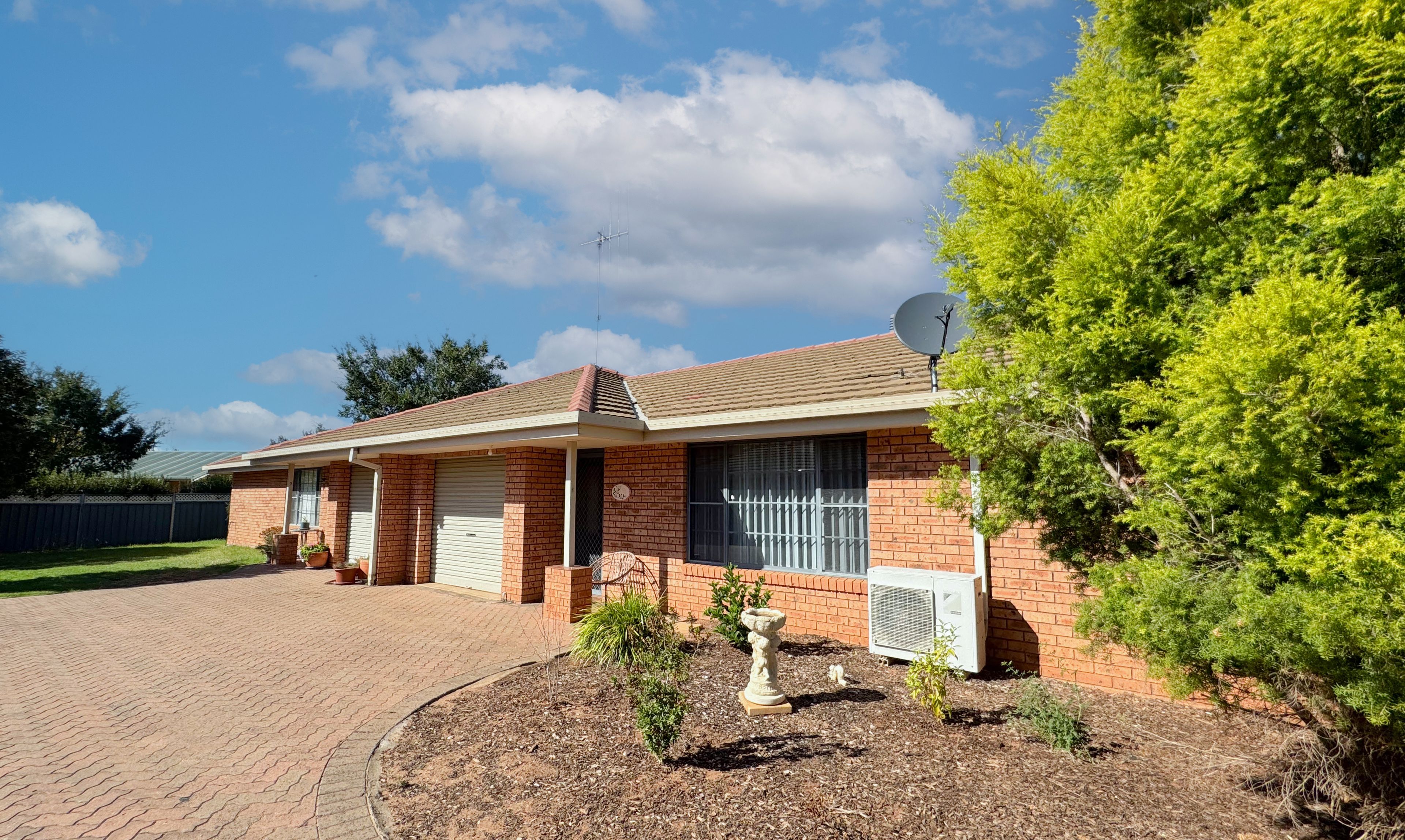 24 Ebelina Crescent, Parkes NSW 2870