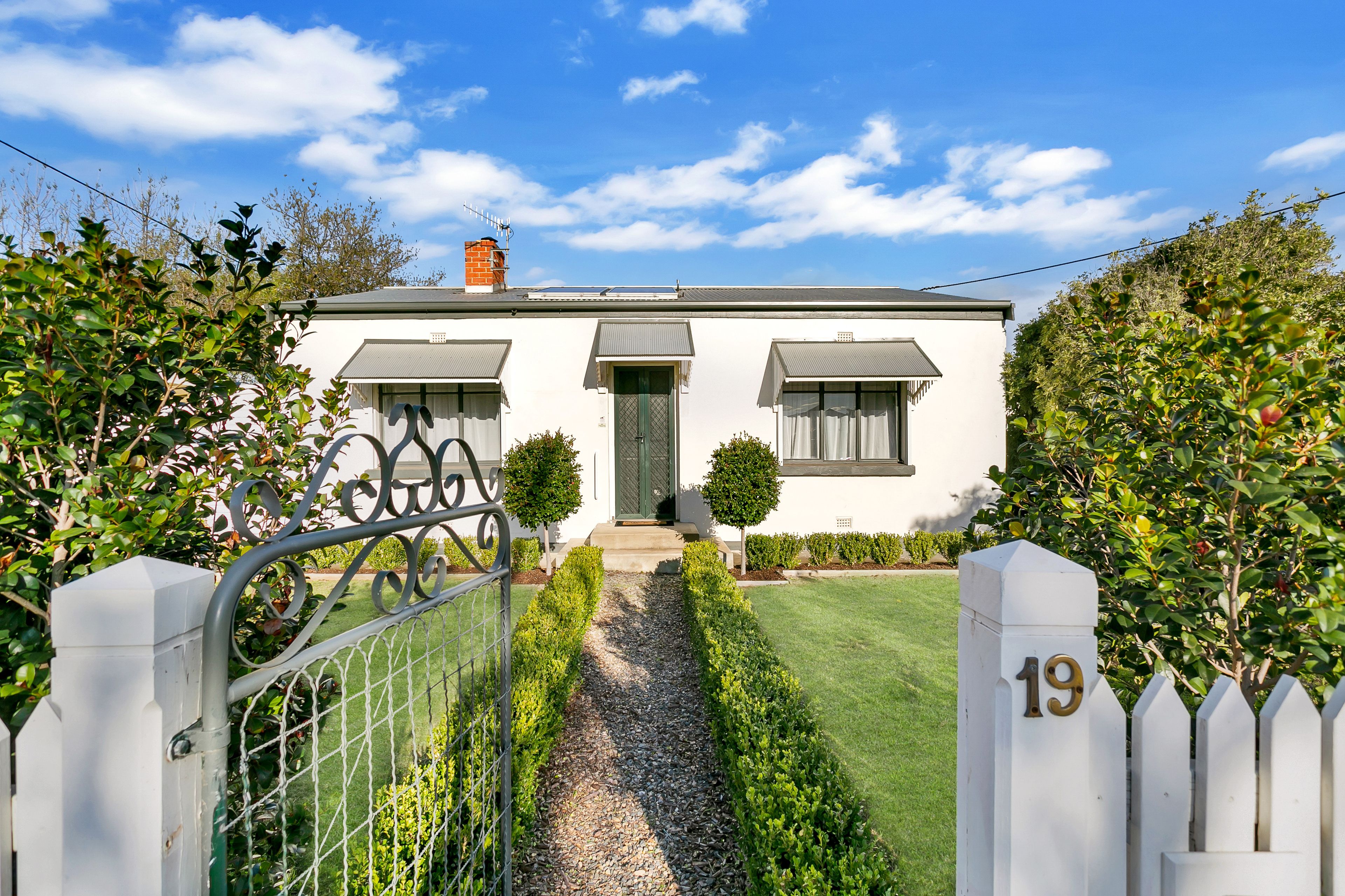 19 Jackson Avenue, Strathalbyn, SA 5255