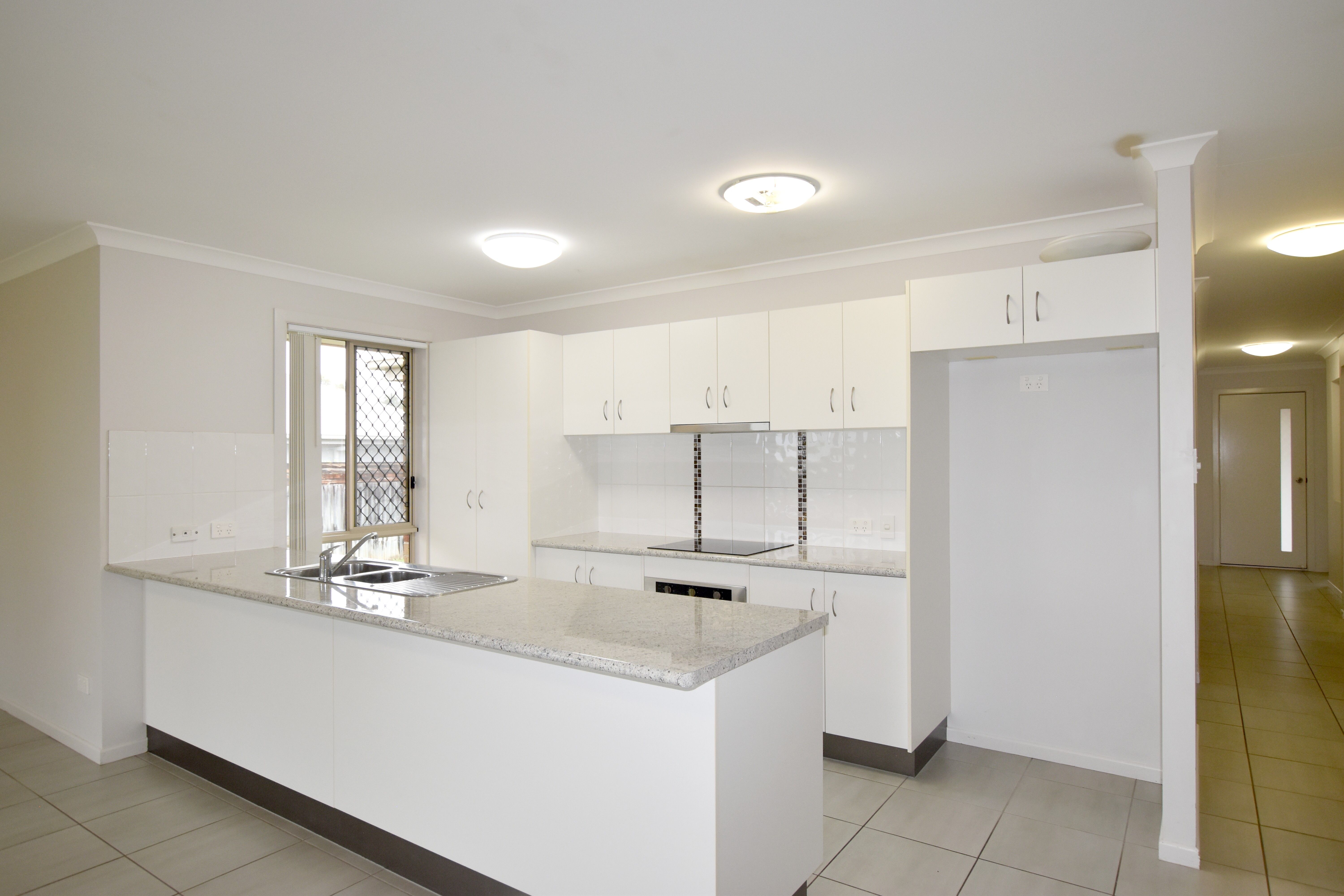 37 Iris Road, Kirkwood, QLD 4680