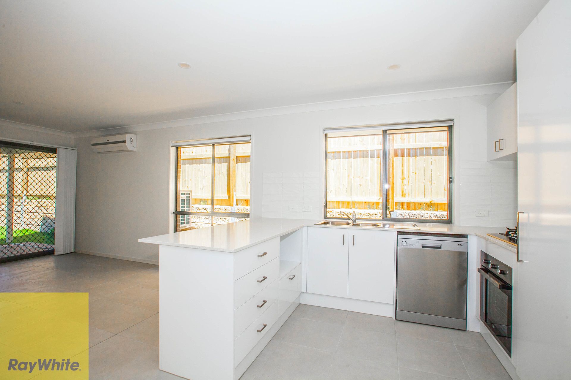 11 Mercy Circuit, Park Ridge, QLD 4125