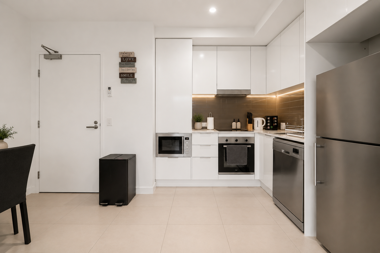 401/348 Water Street — photo 3 of 14