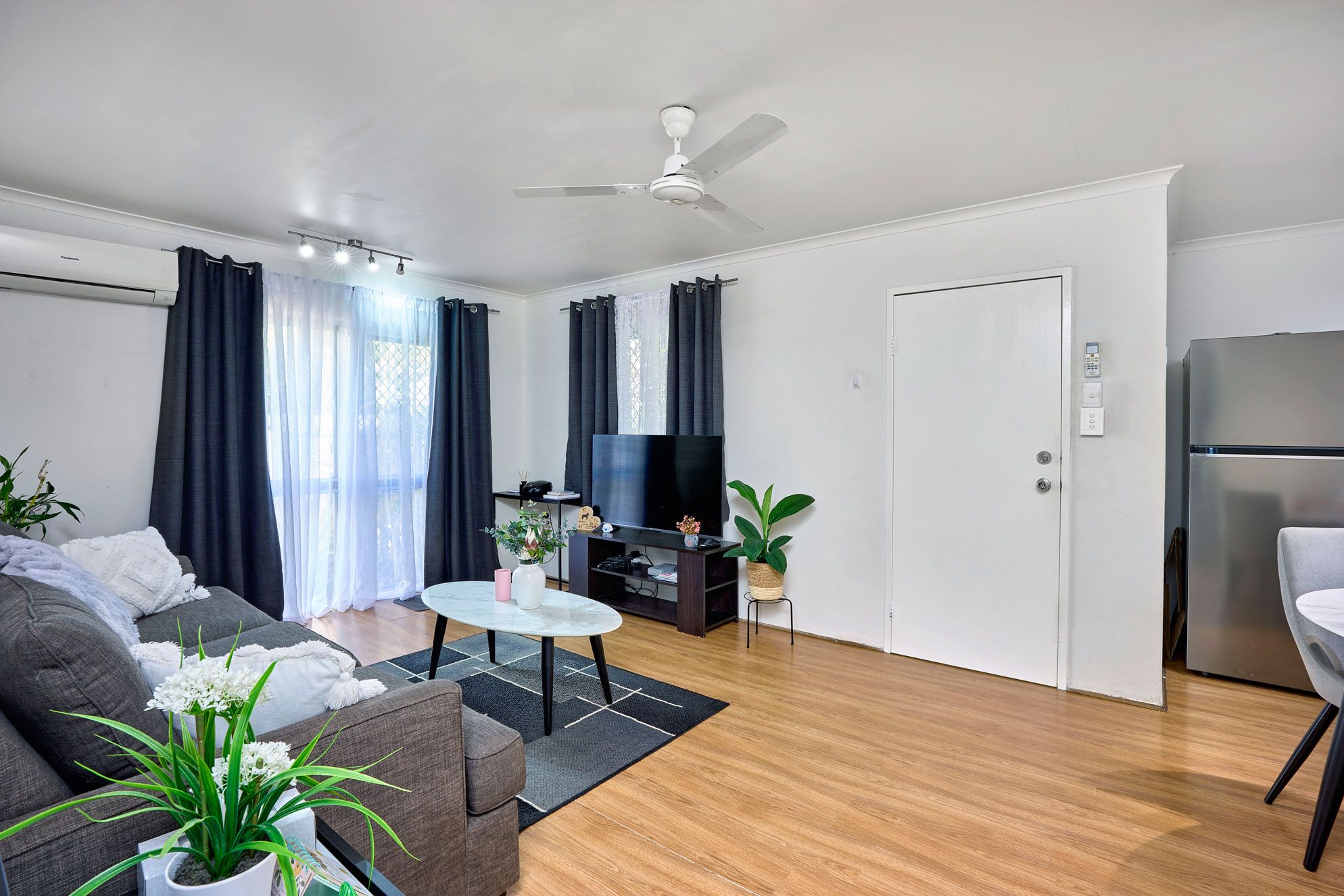 2/8 Boden Street — photo 3 of 12