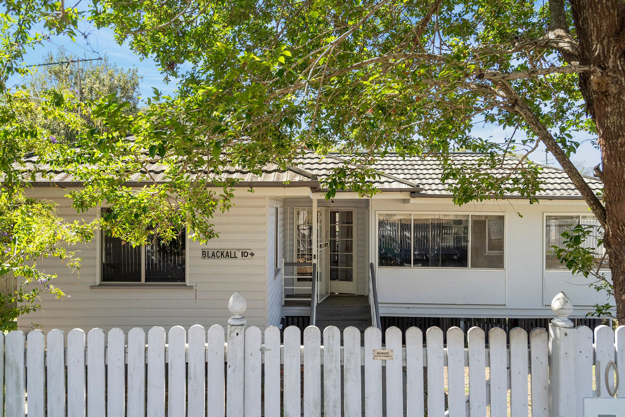 10 Sapphire Street, Holland Park QLD 4121