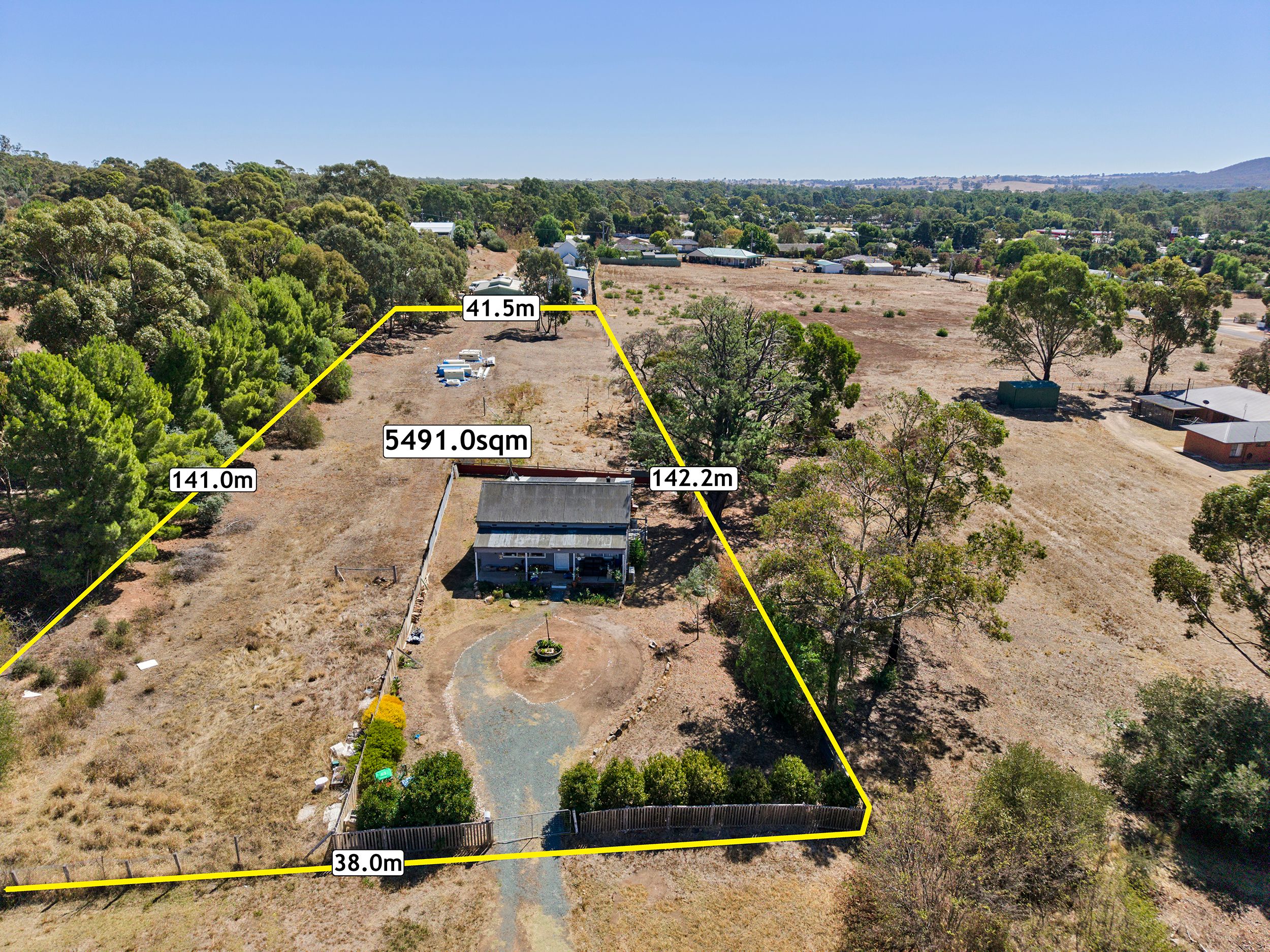 30 Pohlman Street, Heathcote VIC 3523