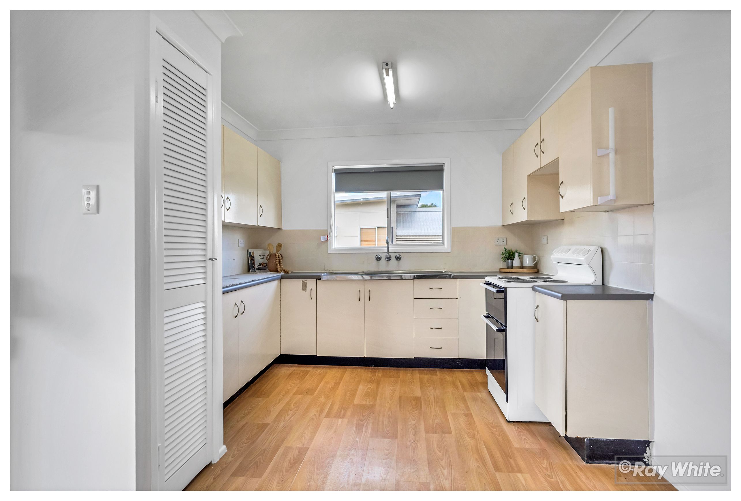 28 Alexandra Street — photo 8 of 28