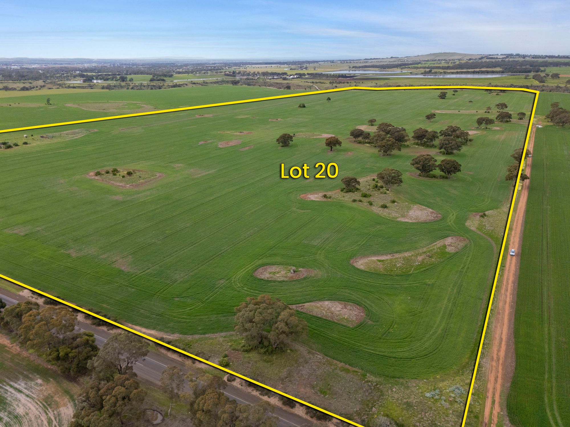 94-218 Eynesbury Road — photo from Ray White Rural Victoria