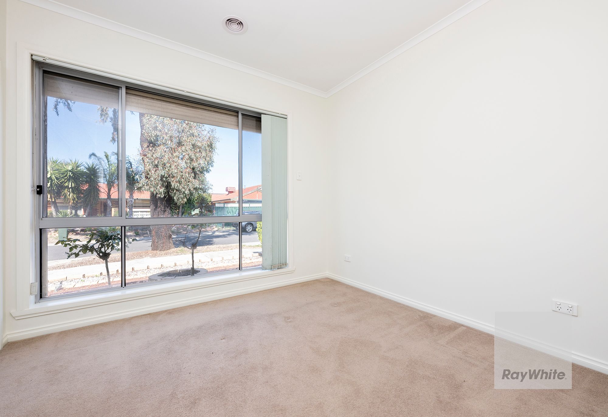 1/60 Boberrit Wynd — photo 8 of 10