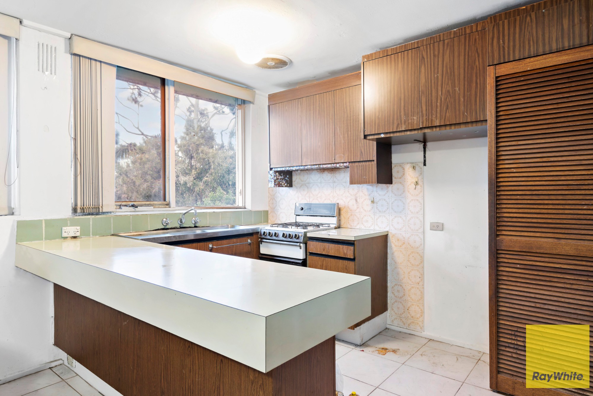 14/10 Heather Avenue, Brooklyn, VIC 3012