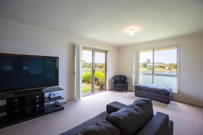37 Southlake Drive, Varsity Lakes, QLD 4227