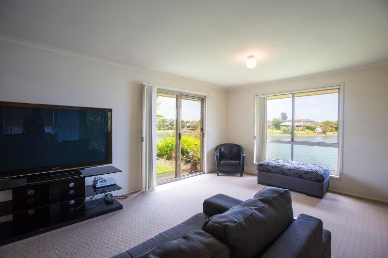 37 Southlake Drive, Varsity Lakes, QLD 4227