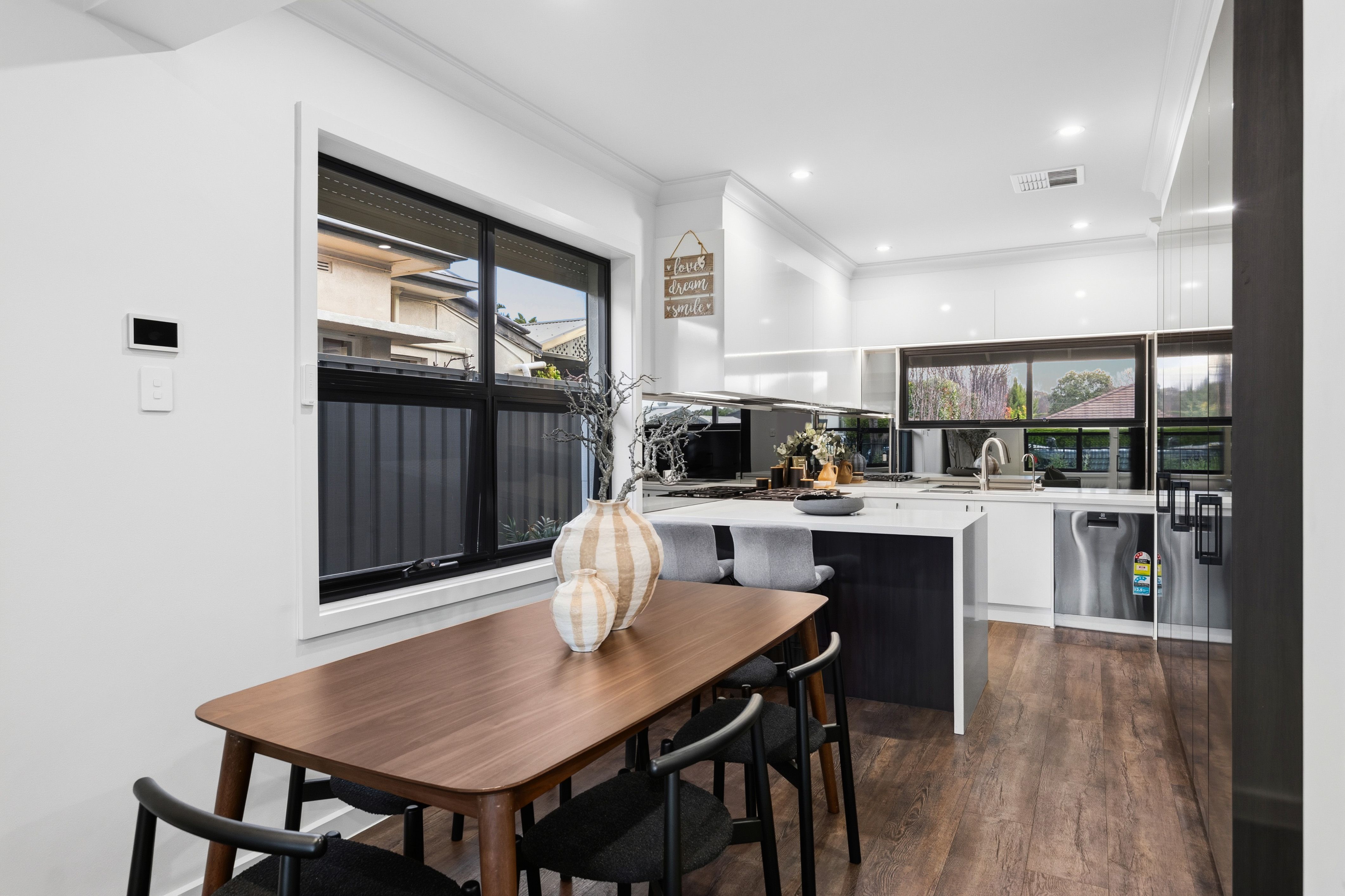 55 Jervois Avenue — photo 7 of 22