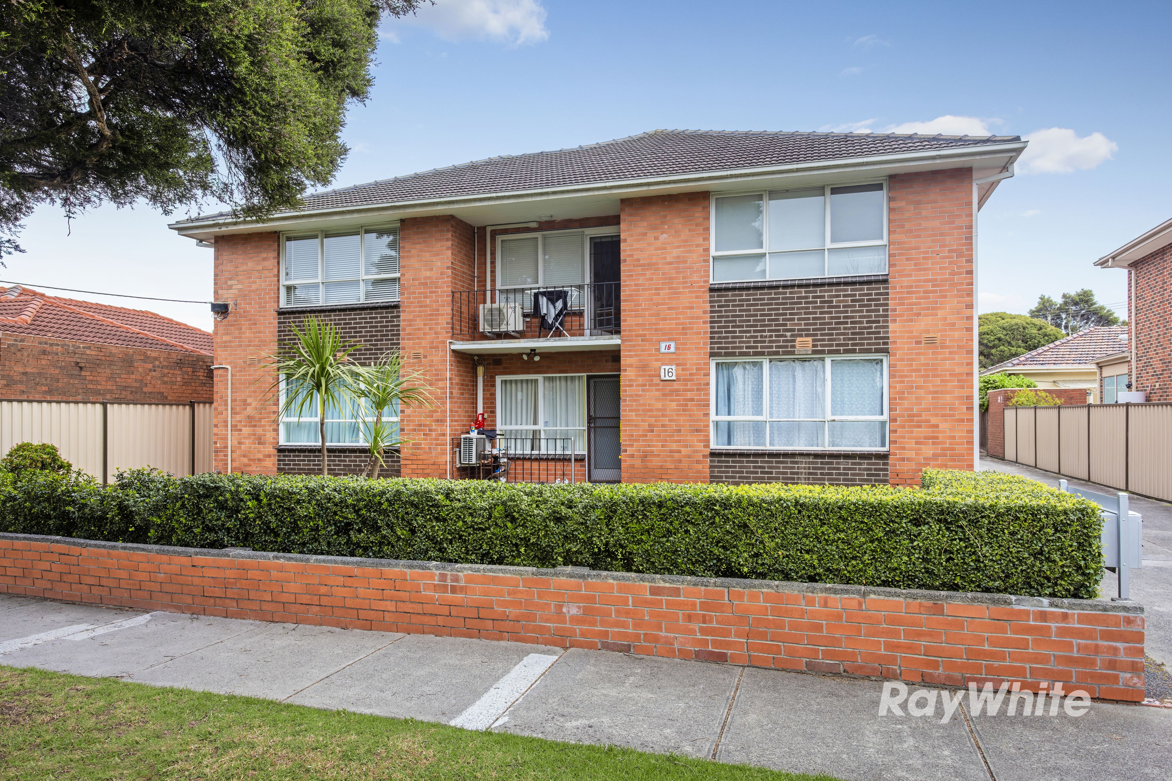 1/16 Truganini Road — photo from Ray White Carnegie