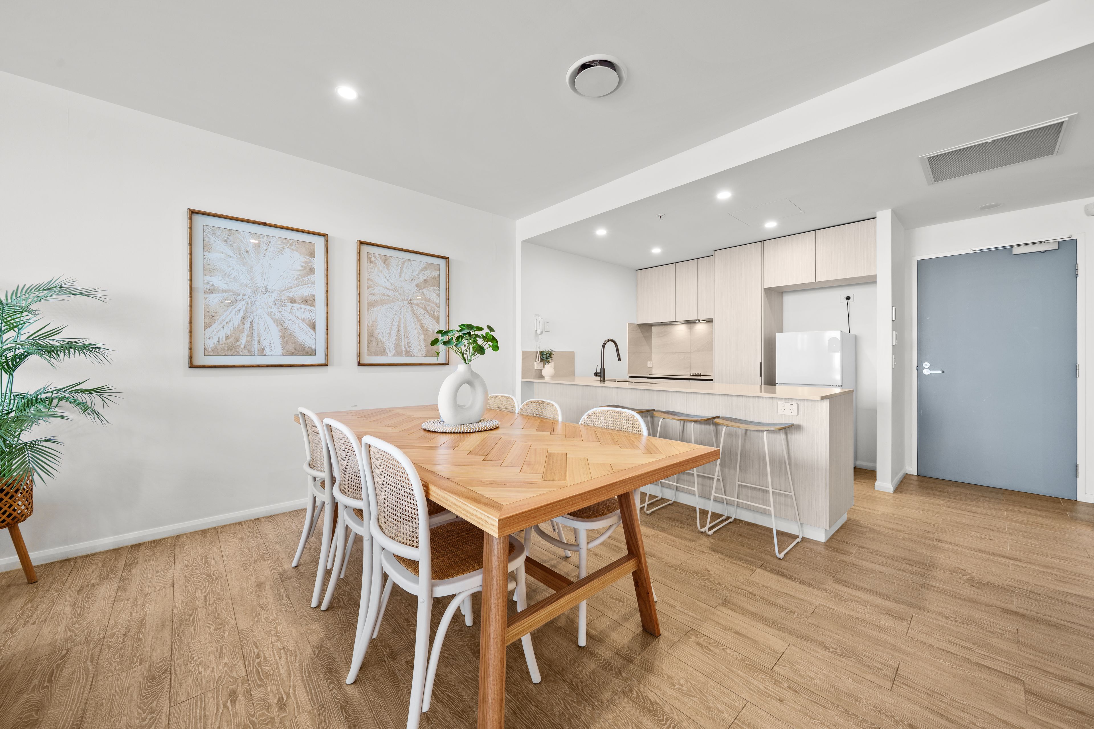 5363 Harbourview Drive — photo 5 of 25