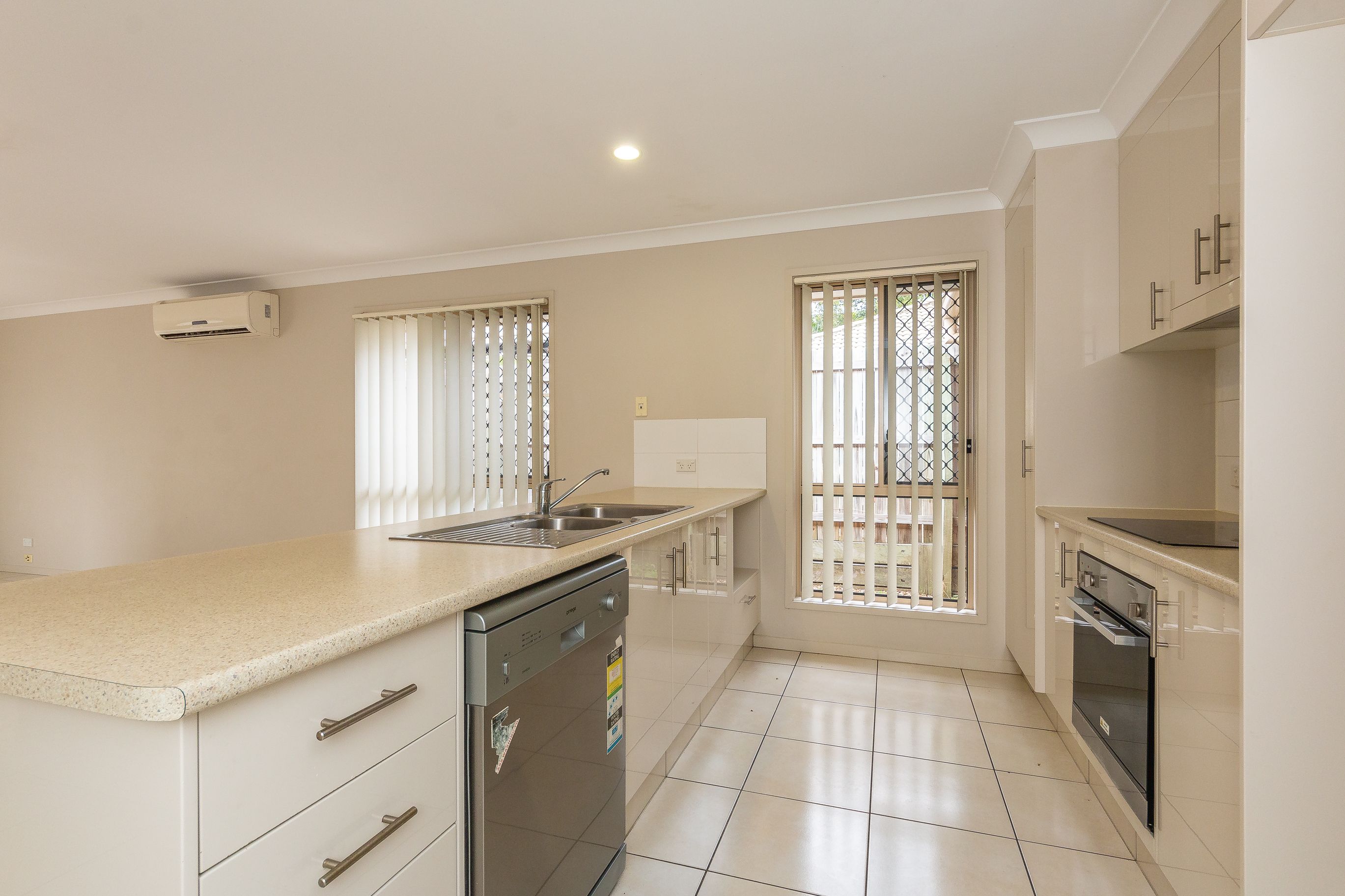 57 Argule Street, Hillcrest, QLD 4118