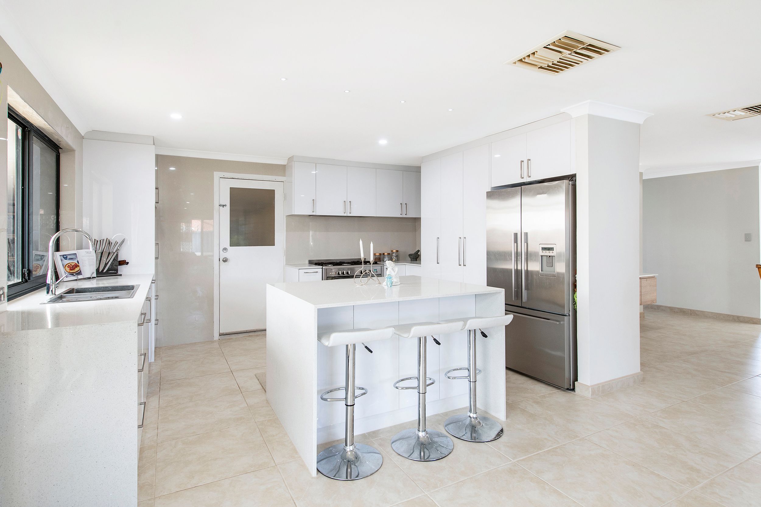 4 Busan Way, Port Kennedy WA 6172