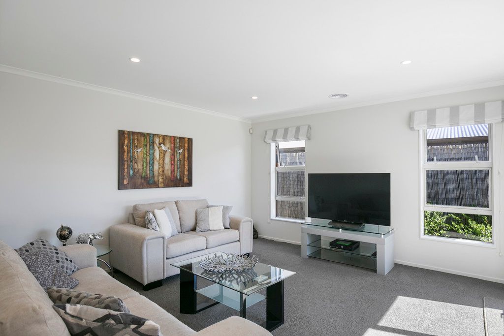 17 Portmore Place, Grenada Village, Wellington City