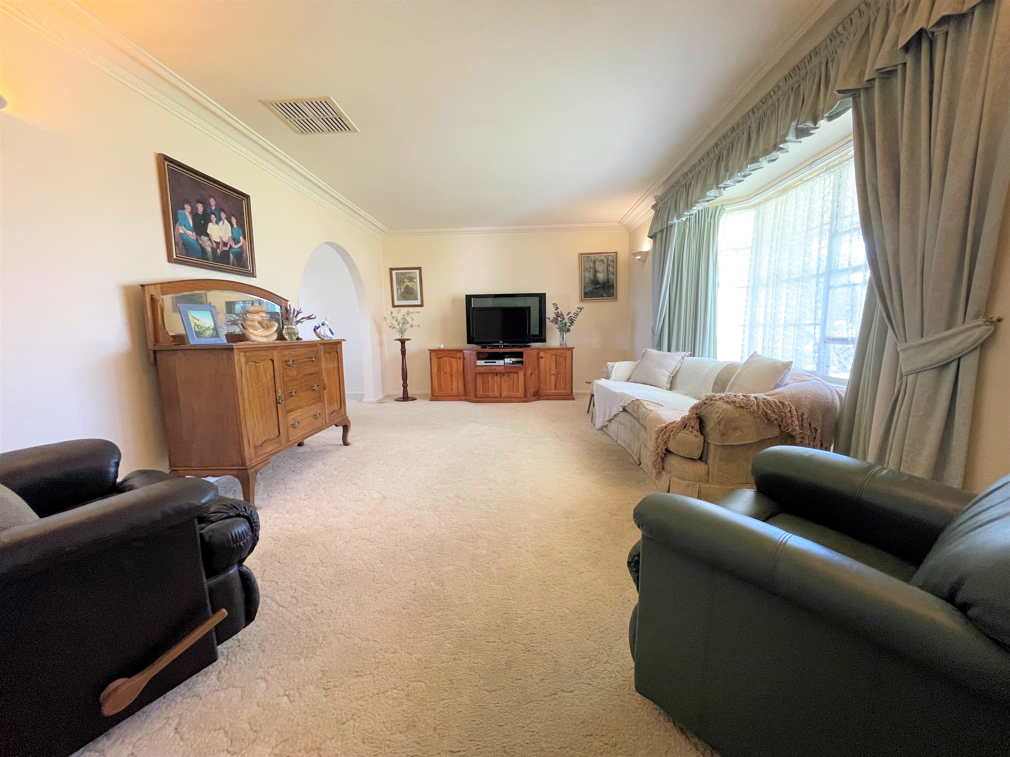 5 Normoyle Crescent, Young, NSW 2594