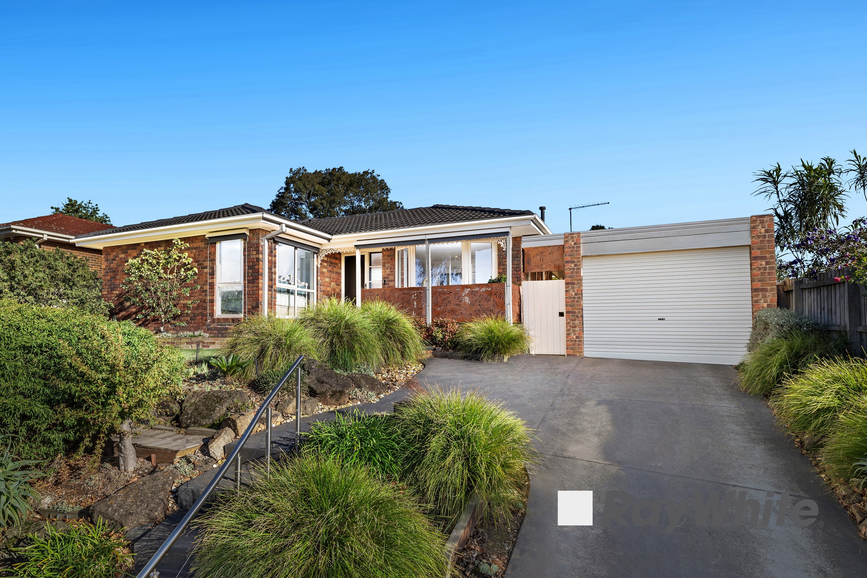 77 John Fawkner Drive, Endeavour Hills, VIC 3802