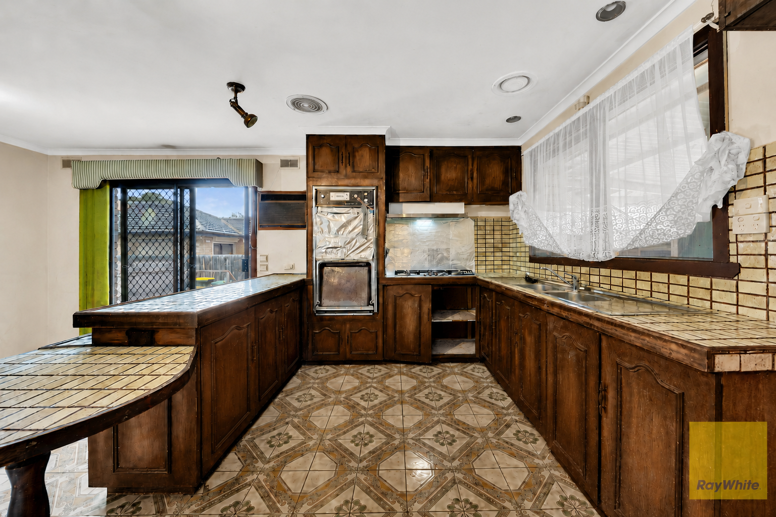 11 Lotis Court — photo 7 of 20