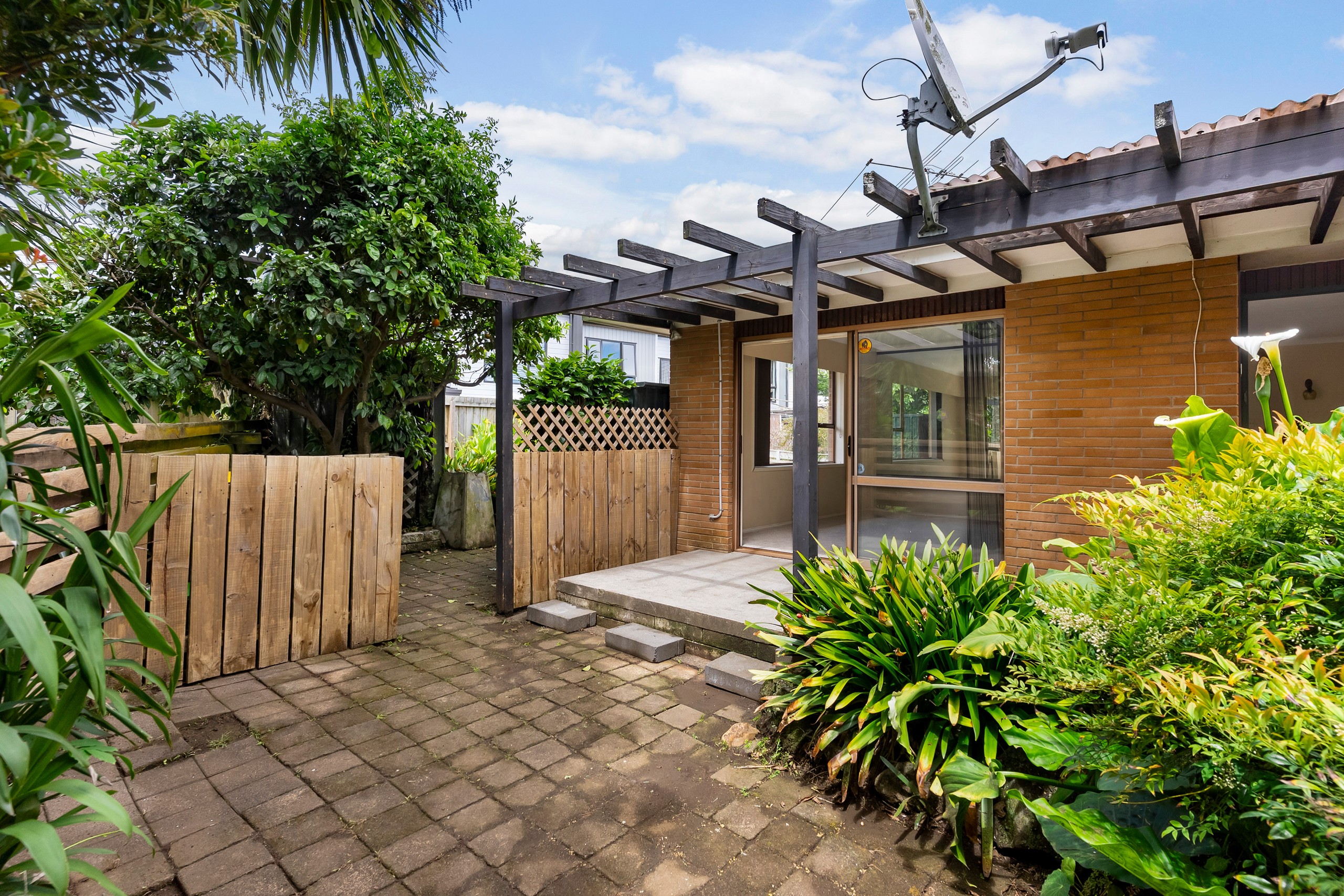 2/23 Fairview Road, Papatoetoe, Manukau City